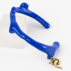Emilio Pucci Pulsera Acuario con Esmalte Azul Real y Charms