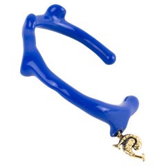 Emilio Pucci Pulsera Acuario con Esmalte Azul Real y Charms