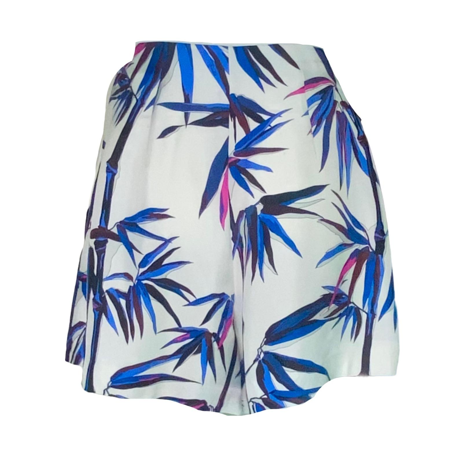Emilio Pucci Tropical Bamboo Signature Print Silk Top Shorts Suit Ensemble Set S In condizioni buone in vendita a Switzerland, CH