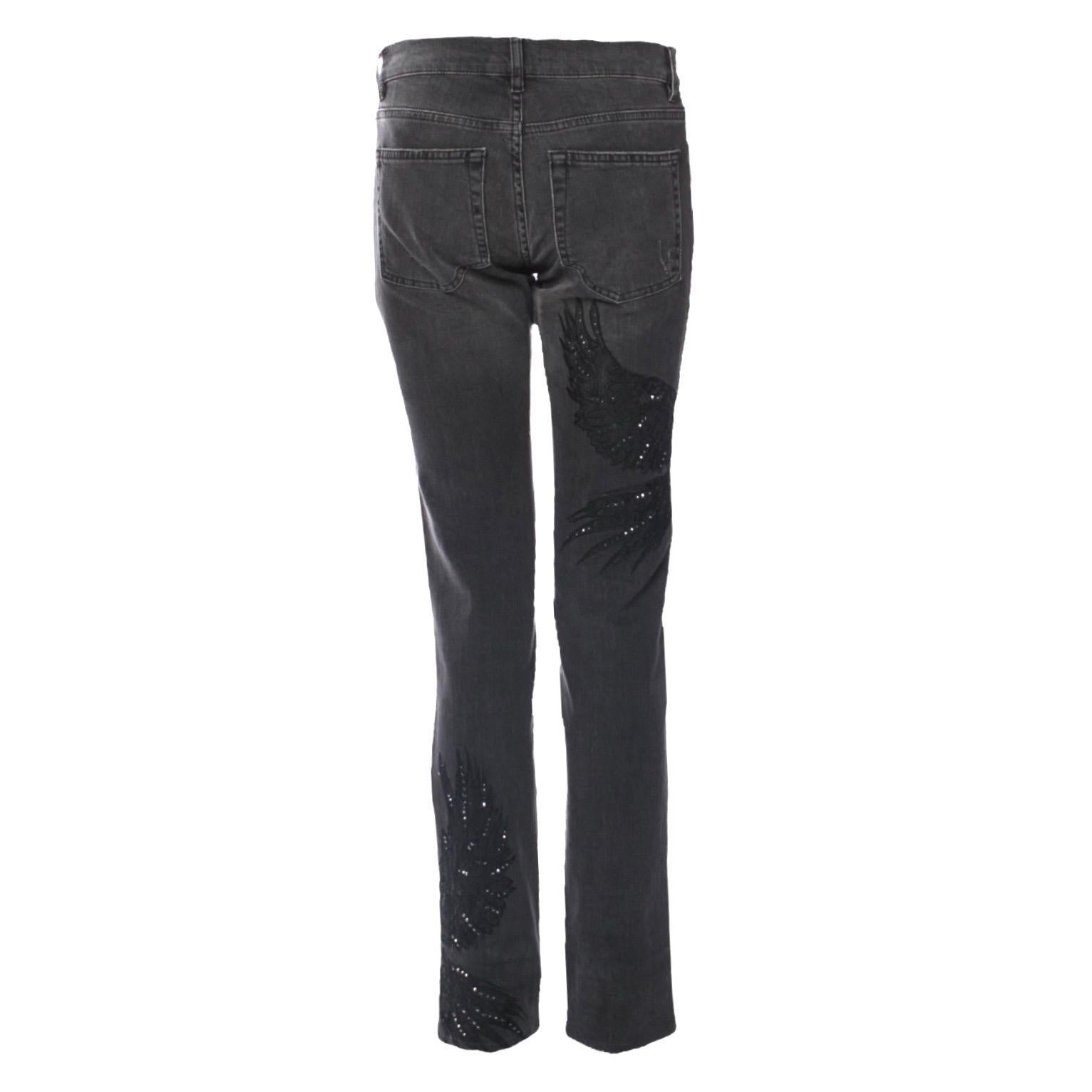 These Emilio Pucci's black denim jeans pants are a real head turner.
This super sleek pair can be dressed up instantly with a simple pair of high heels.
Emilio Pucci Eagle jeans. Stretch jeans in washed grey denim. Lace eagles embroidered with