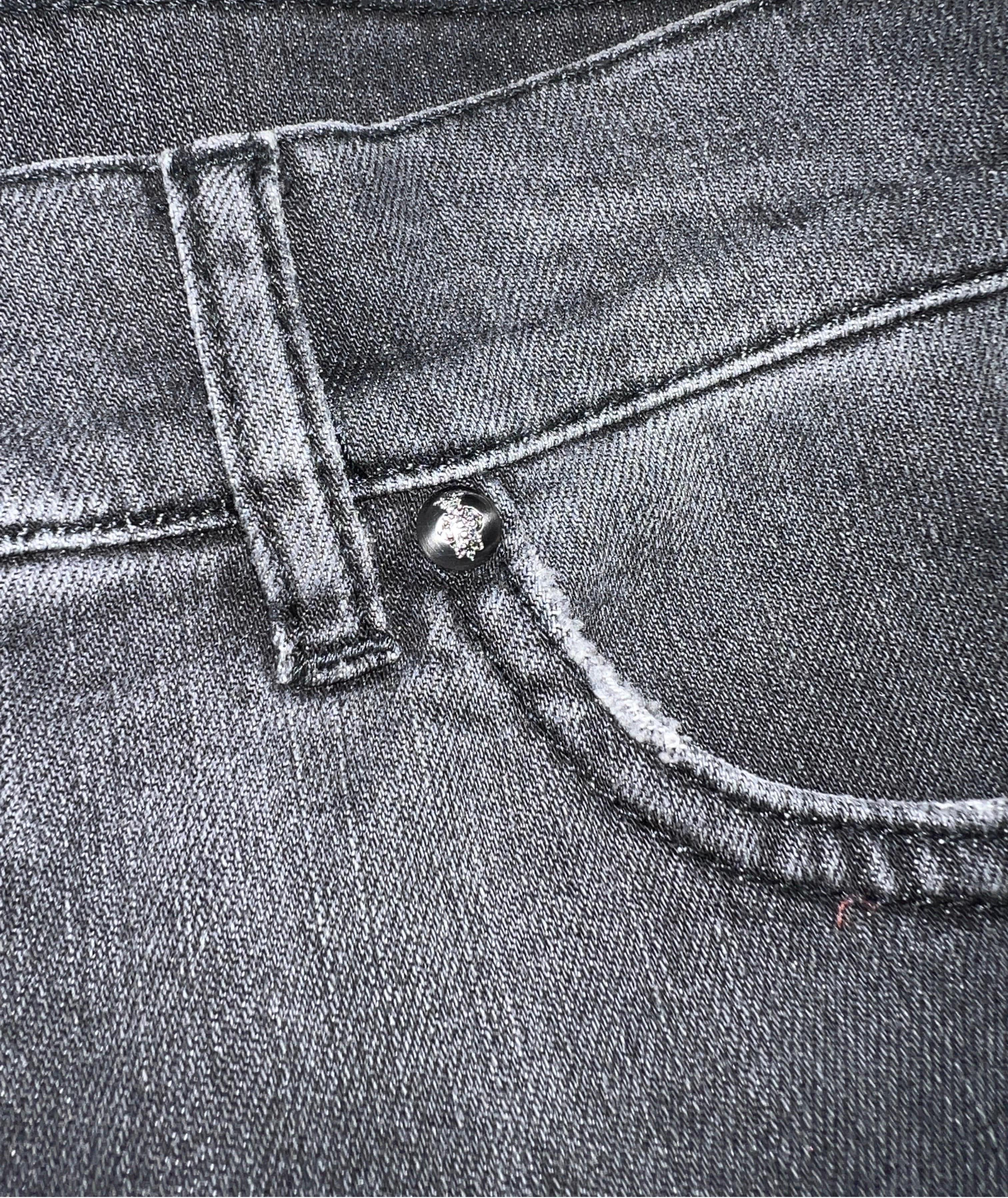 Emilio Pucci Schwarze bestickte Denim-Jeanshose im Distressed-Stil mit Adlermuster 42 Damen im Angebot