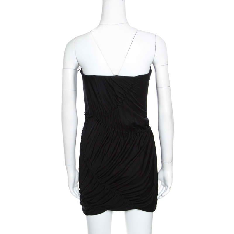 Expect trendy designs and comfortable materials from Emilio Pucci, just like this impressive dress! The dress has a strapless style with sequins and ruched detailing. Pair up this black beauty with suitable accessories to create the best party
