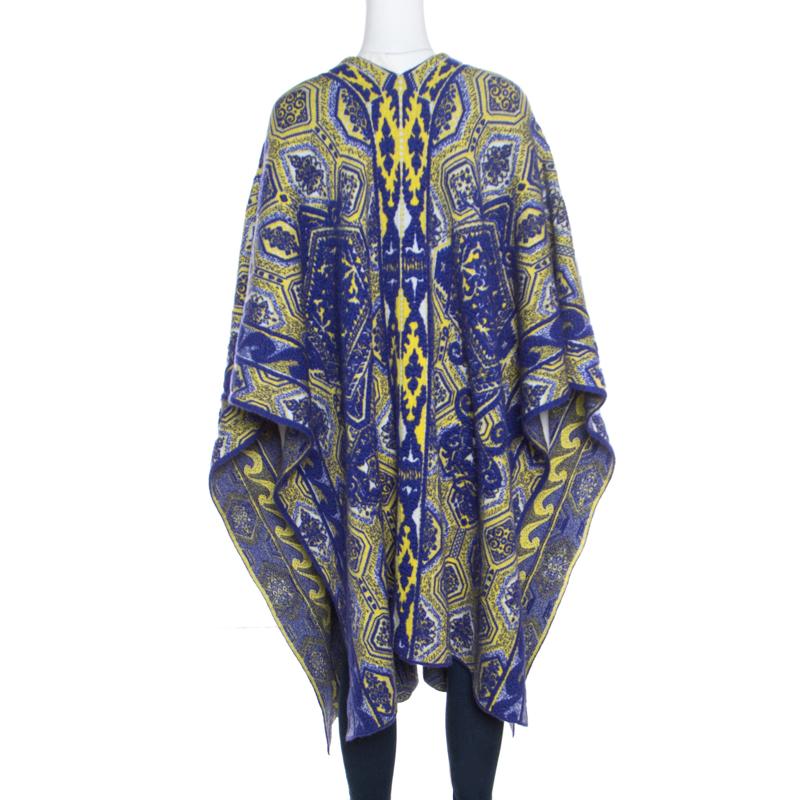 Flattering and feminine, this poncho from Emilio Pucci definitely needs to be on your wishlist! It is made of a blend of fabrics and features a beautiful design in a combination of blue and neon yellow hues. It flaunts a plunging neckline and a