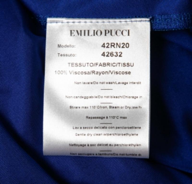 Emilio Pucci Camicetta plissettata effetto wrap in jersey blu M. In condizioni buone in vendita a Dubai, Al Qouz 2