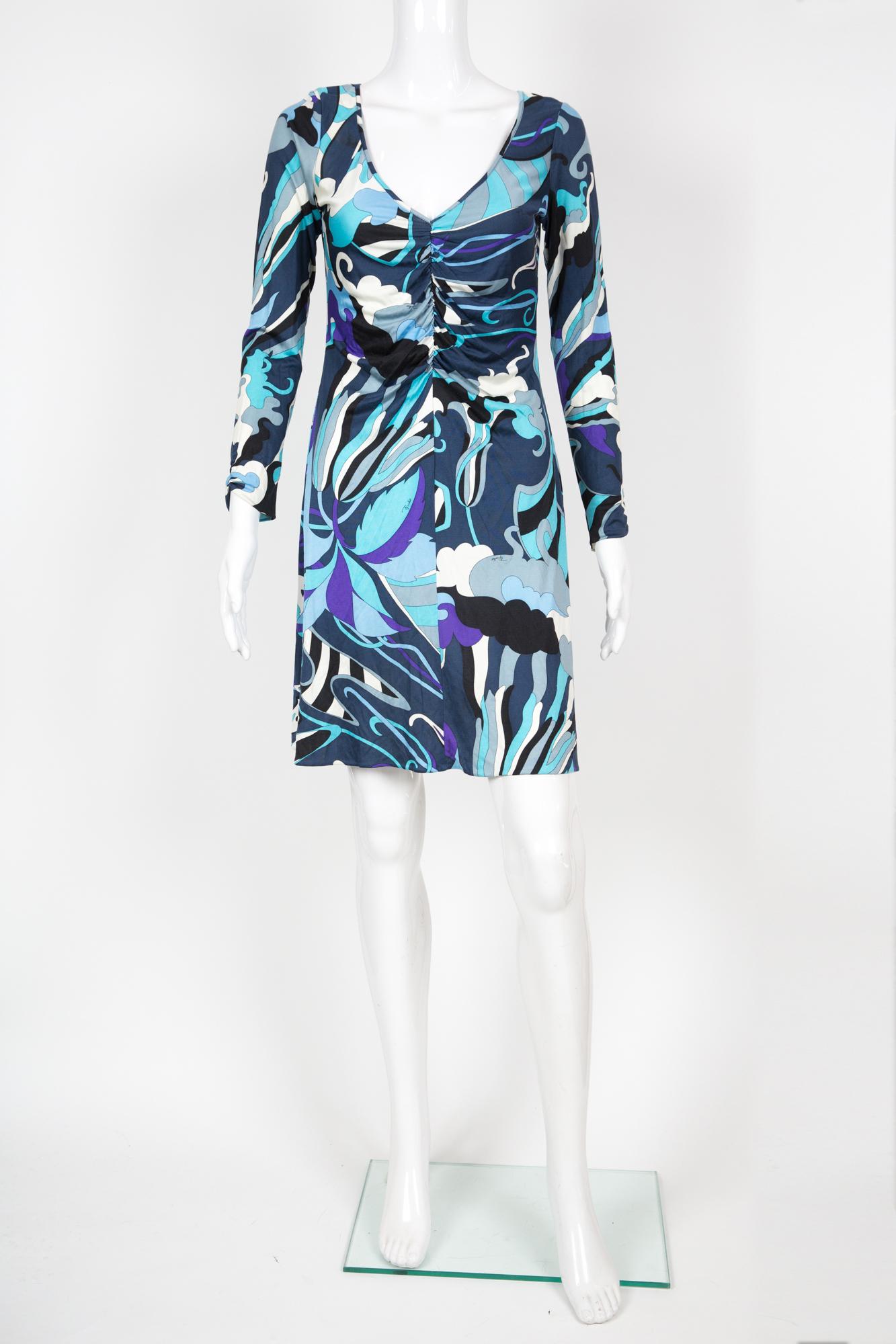 Emilio Pucci blue silk jersey printed dress featuring an iconic geometric print, a front gathered detail.
Composition: 100% silk
Estimated size IT42/38fr/US6 /UK10
Made in Italy. 
In good vintage condition. 
We guarantee you will receive this