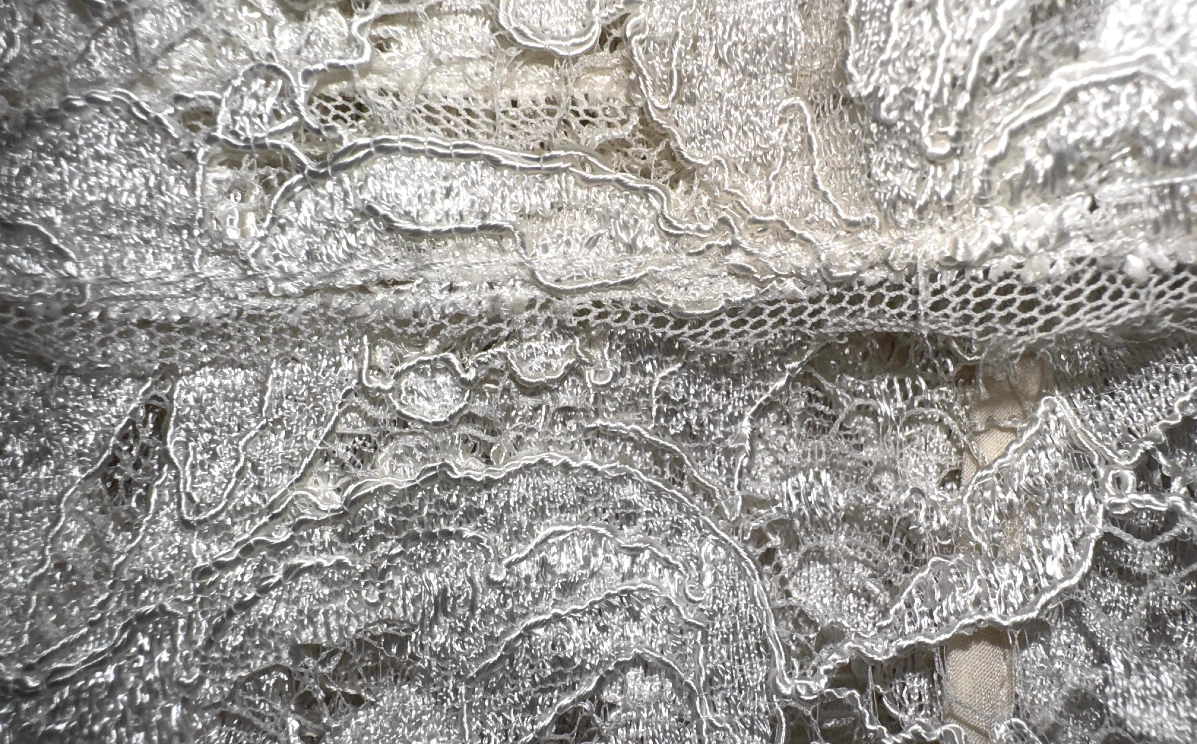 Emilio PUCCI by Peter Dundas Mini robe en dentelle ornée de pompons 38 Bon état - En vente à Switzerland, CH