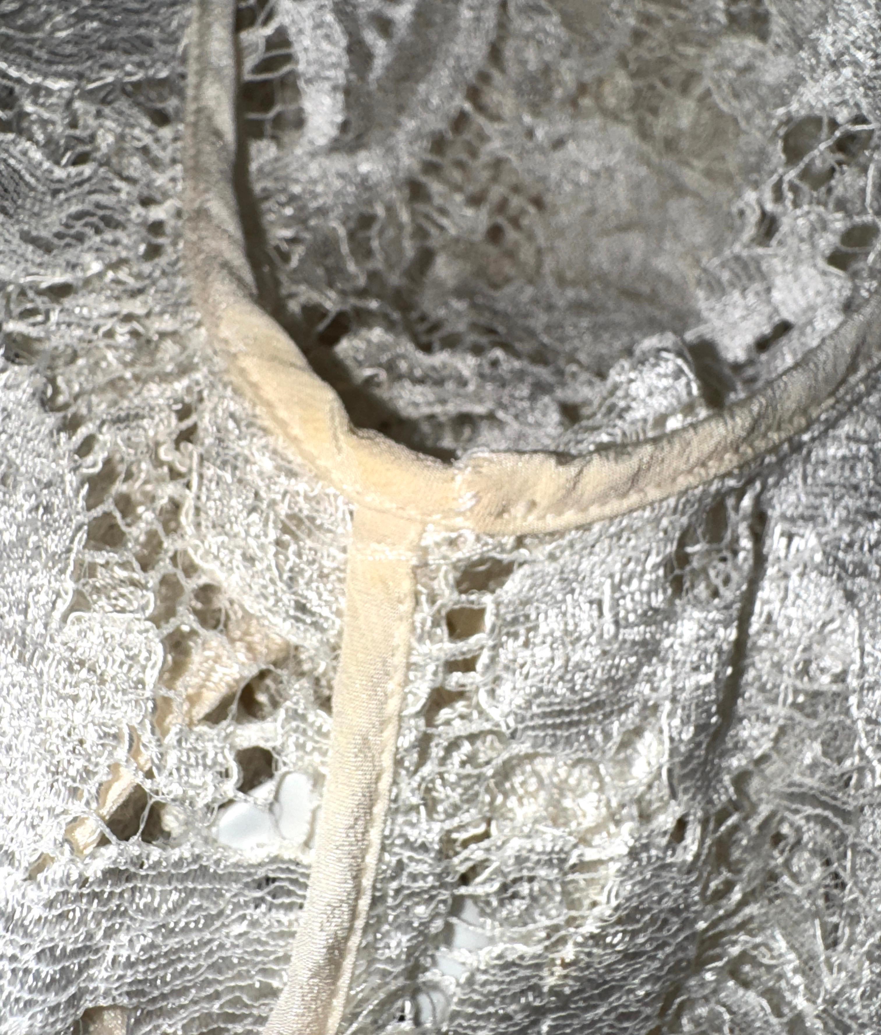 Emilio PUCCI by Peter Dundas Mini robe en dentelle ornée de pompons 38 en vente 1