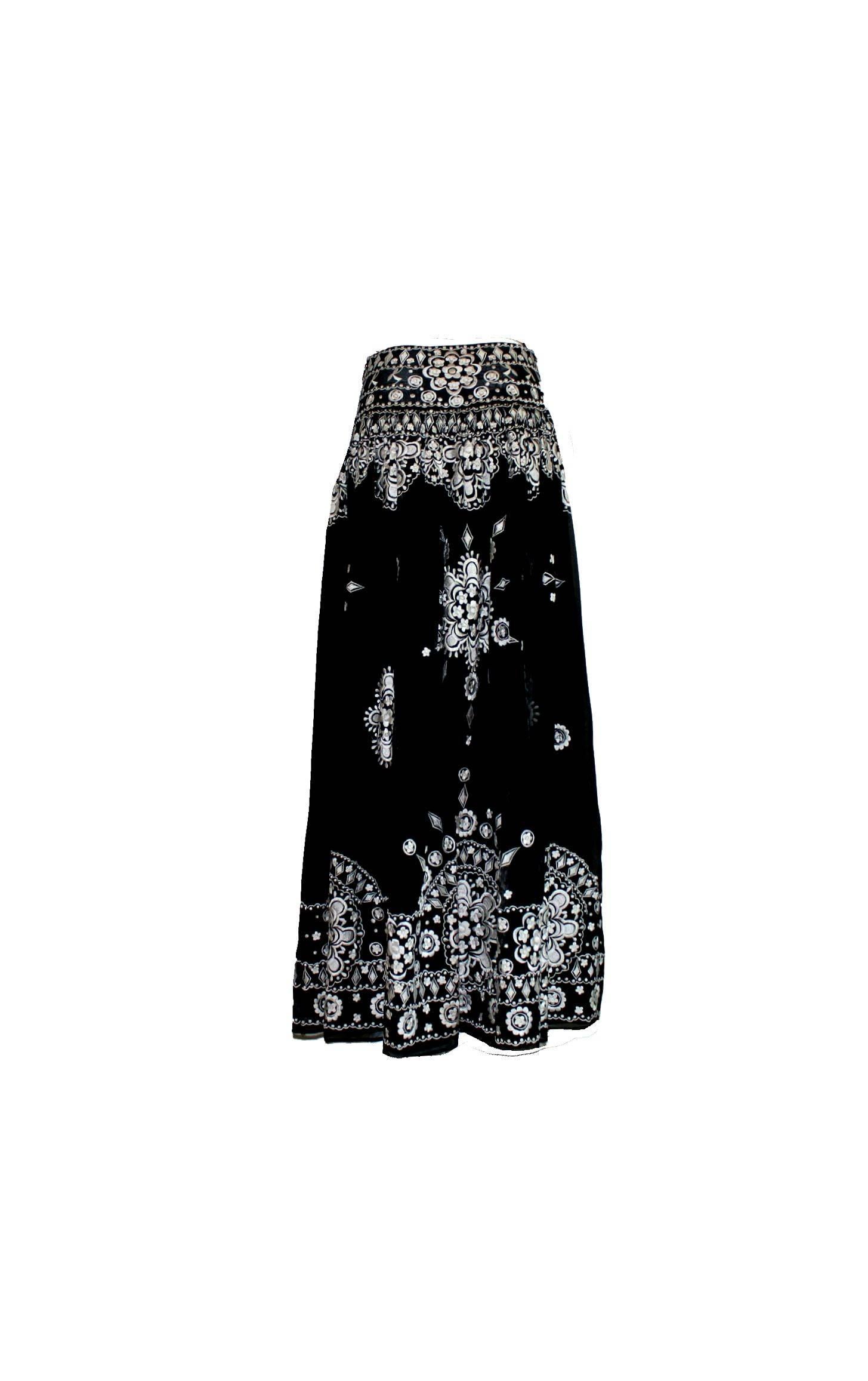 Beautiful maxi skirt by Emilio Pucci
Stunning piece 
Designed by Peter Dundas for Pucci
One of the most iconic pieces he designed for Pucci
Embroidered all over
Full length
Closes with zip on side
Made in Italy
Dry Cleaning Only
