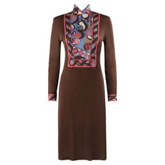 EMILIO PUCCI ca. 1960er Jahre Braunes Midikleid mit Op-Art-Druck und Etuikragen