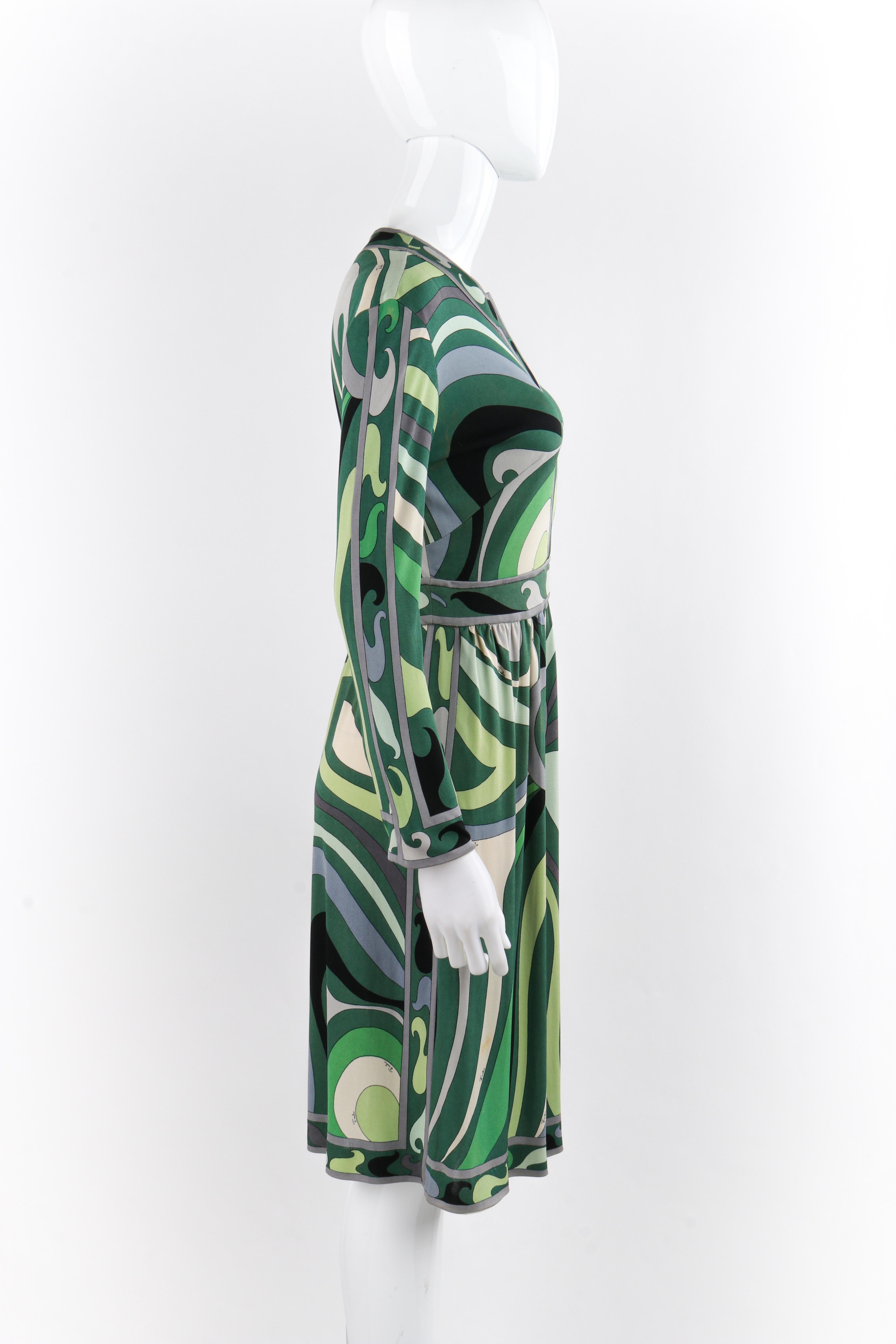 EMILIO PUCCI Robe droite en jersey de soie à manches longues Op Art caractéristique verte, années 1960 État moyen - En vente à Thiensville, WI