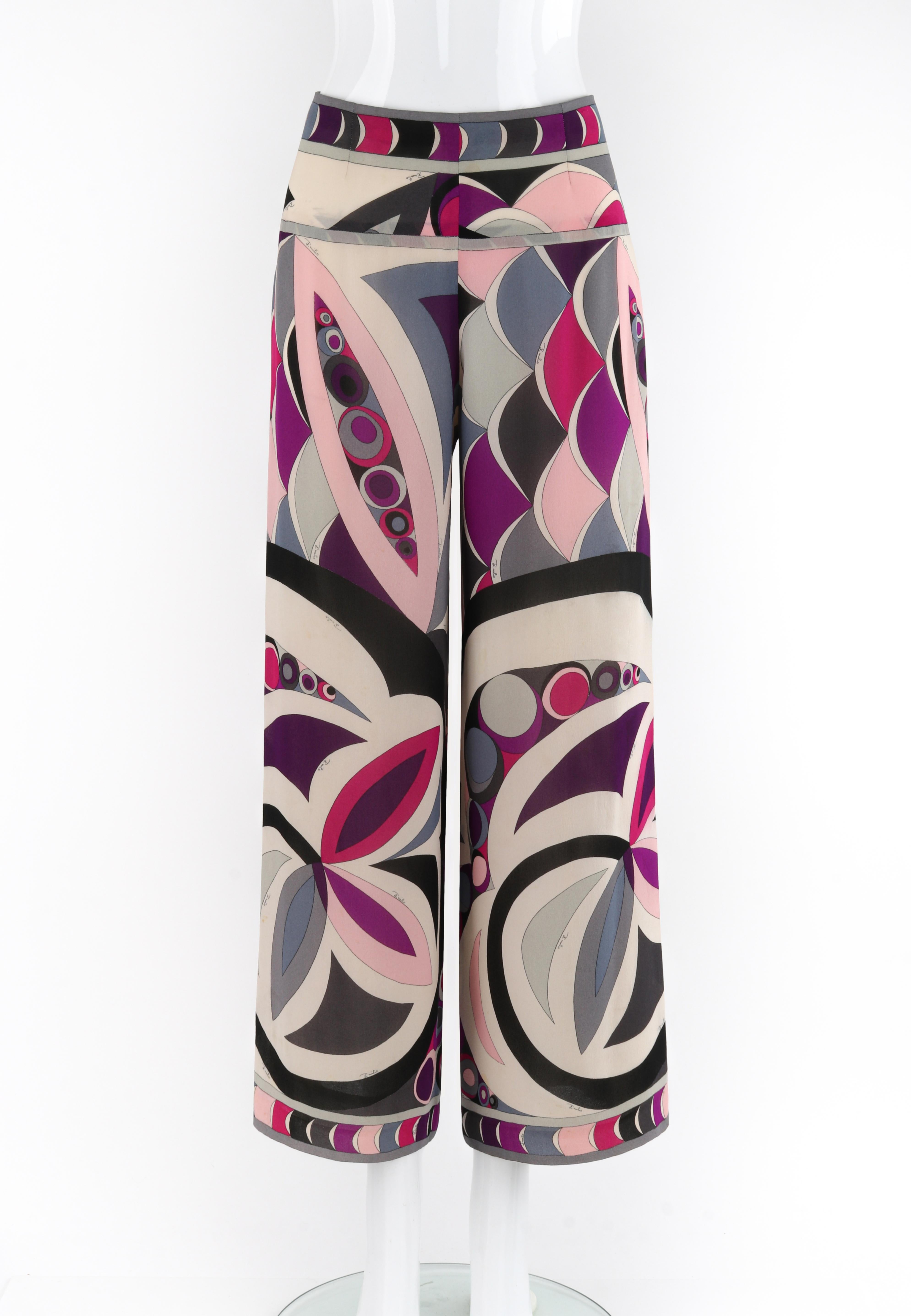 Marque / Fabricant : Emilio Pucci
Circa : 1960s
Designer : Emilio Pucci 
Style : Pantalon pantalon
Couleur(s) : nuances de gris, violet, rose, noir, blanc.
Doublé : Non
Contenu du tissu marqué : 