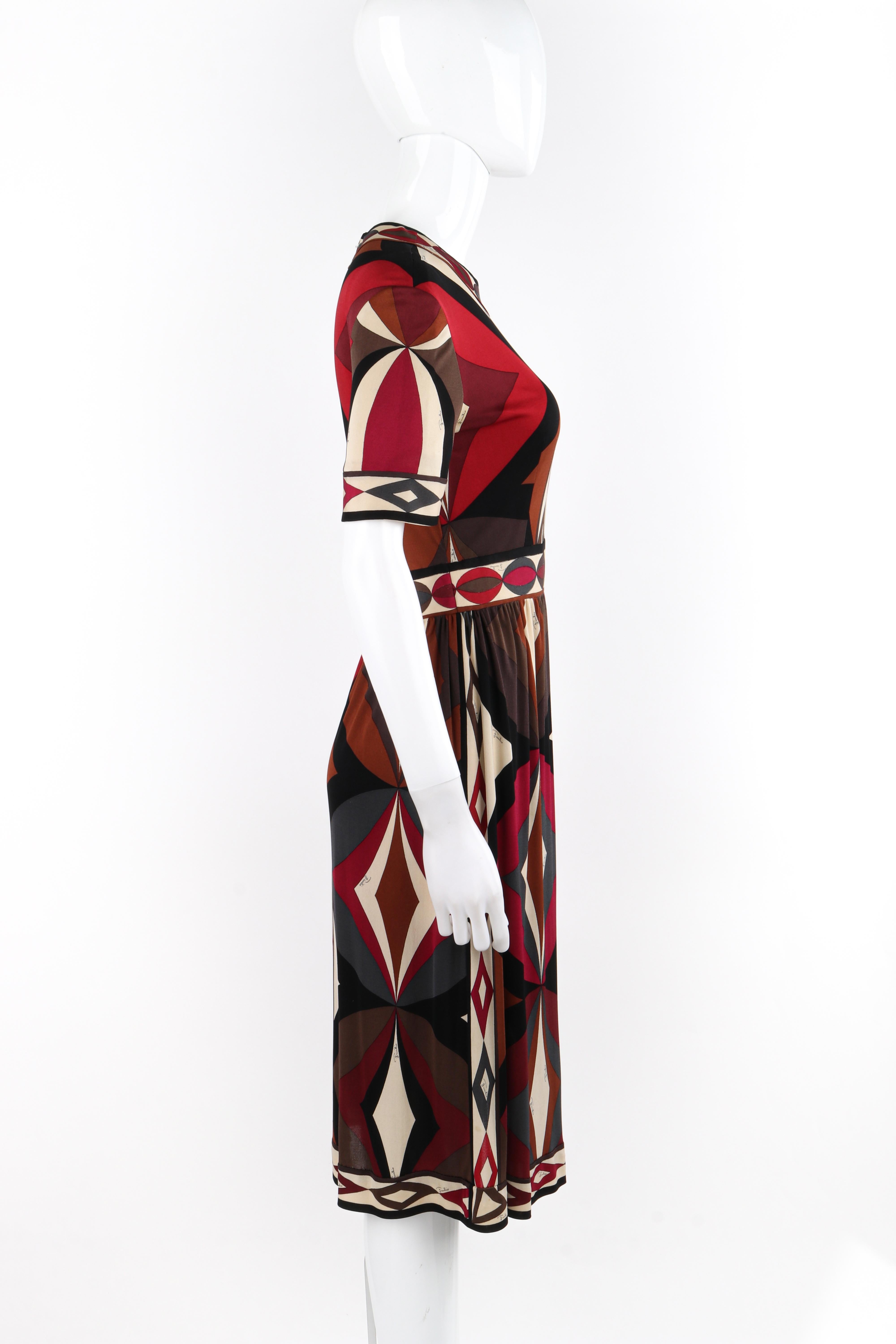 EMILIO PUCCI ca. 1960er Mehrfarbiges Kurzarm-Plissee-Kleid aus Seide mit geometrischem Druck im Zustand „Relativ gut“ im Angebot in Thiensville, WI
