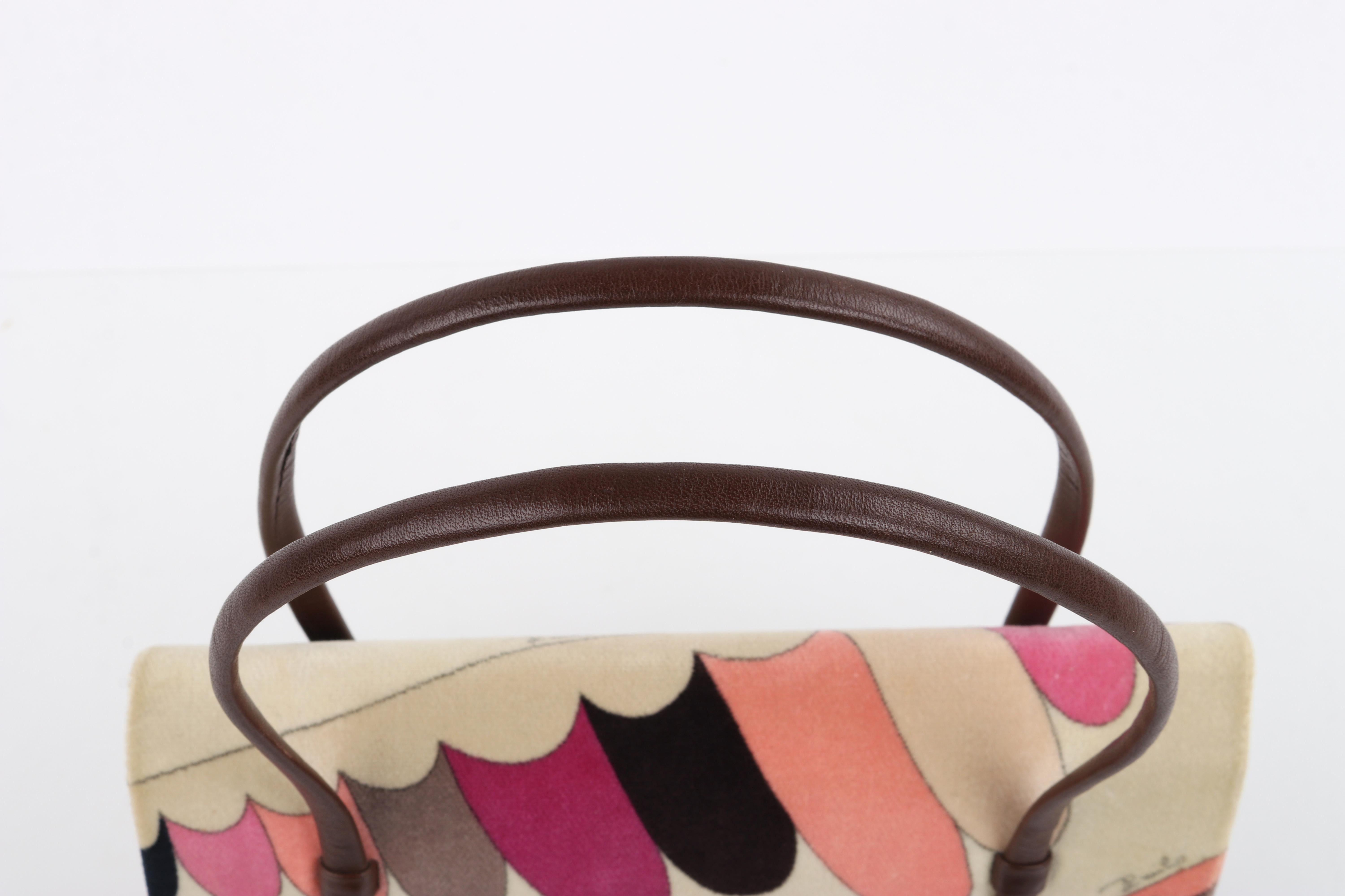 EMILIO PUCCI ca. 1960er Mehrfarbige Mini-Handtasche aus Samt mit abstraktem Druck und Henkel im Angebot 6