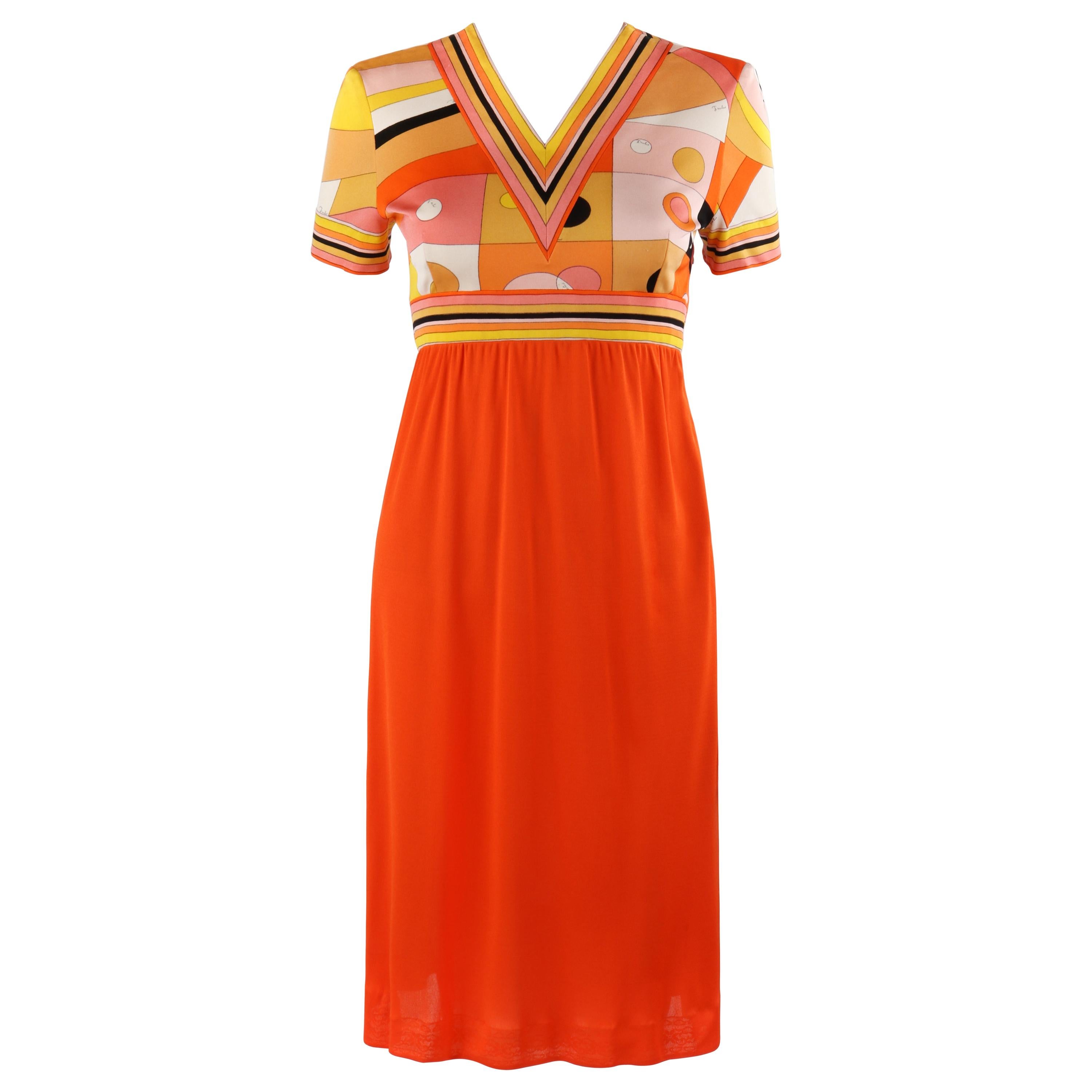 EMILIO PUCCI ca. 1960er Orangefarbenes Empire-Kleid aus Seide mit geometrischem Op-Art-Druck und Signaturdruck im Angebot