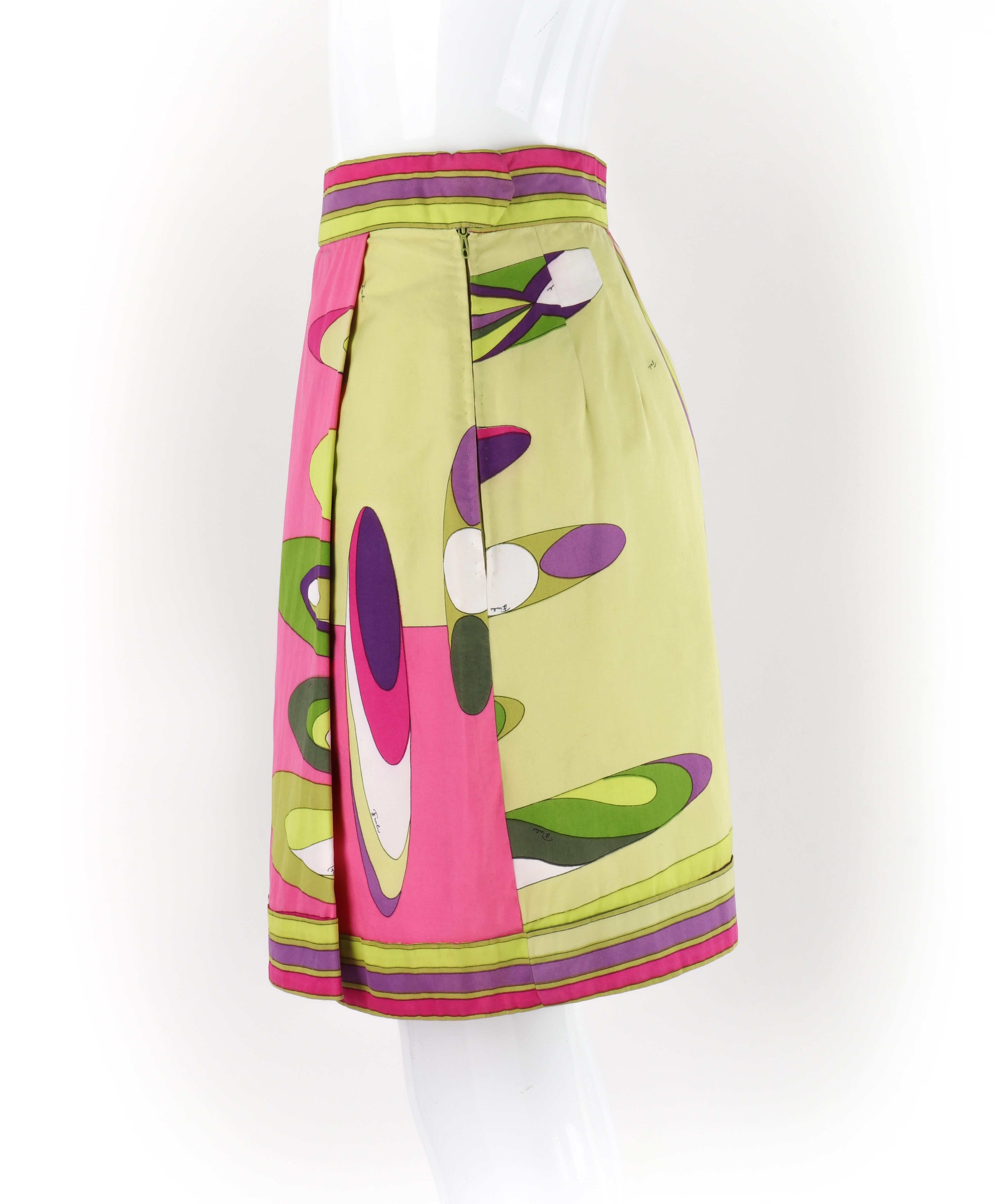 EMILIO PUCCI - Mini-jupe plissée trapèze Op Art à imprimé signature multicolore, circa 1969 en vente 1