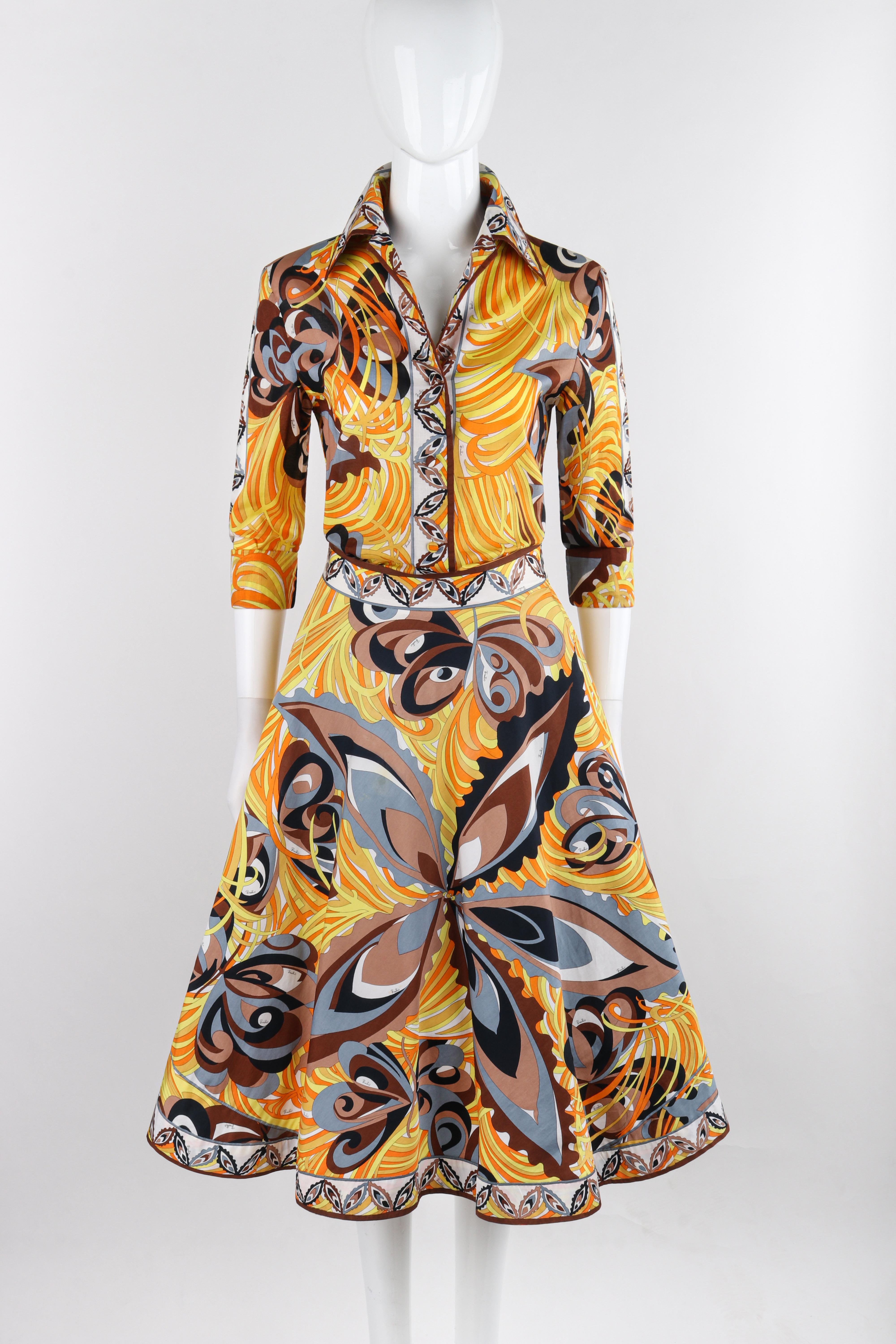 Emilio Pucci d'epoca, anni '70, in cotone con stampa astratta multicolore abbinata e due pezzi. Il design incorpora una stampa op art con fiori e farfalle. Camicia leggera a manica lunga e 3/4 con bottoni sul polsino. Collo a punta. Contrassegnato