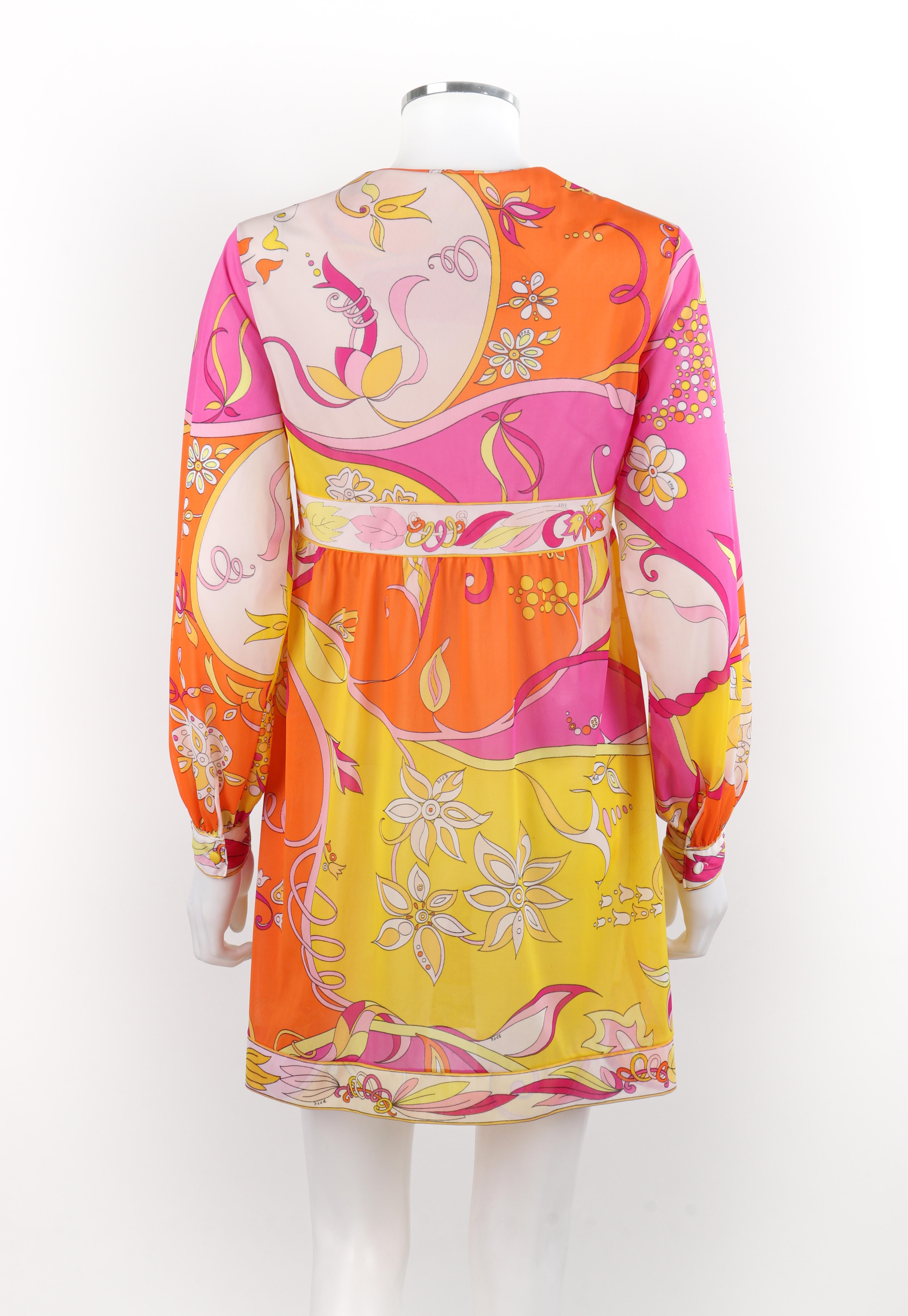 EMILIO PUCCI Robe babydoll boutonnée en soie multicolore à motifs floraux, années 1970 en vente 1