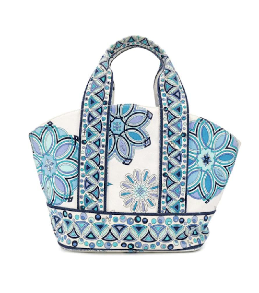 Emilio Pucci white and blue printed canvas tote bag featuring an iconic Pucci print, a top magnetic button closure, a blue monogram fabric lining, 
Composition: 100% Cotton 
Circa 2000s
In good vintage condition. Made in France.
We guarantee you