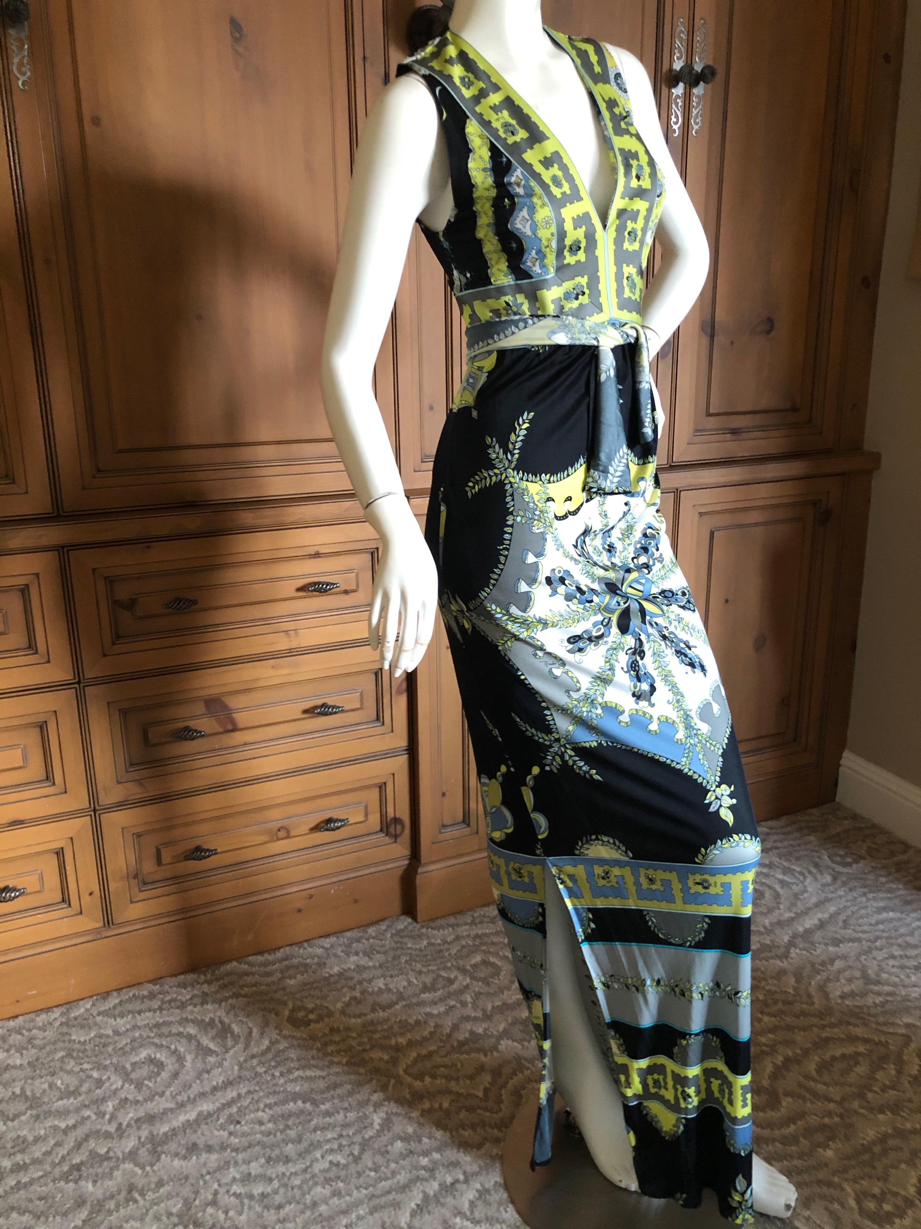 Emilio Pucci Plunging Maxi Dress.
This is so much prettier in person, please use the zoom feature to see details.
Size 6  40 IT
Bust 35