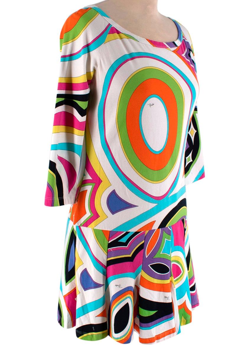 Emilio Pucci Langärmeliges Minikleid aus Baumwoll-Jersey mit Druck

-Hergestellt aus weichem Baumwolljersey 
-Wunderschöner mehrfarbiger Signaturdruck 
-Rundhalsausschnitt 
-Langarm 
-Ausgestellter Rock 
-Mini-Länge 
-Zeitlos elegantes Design