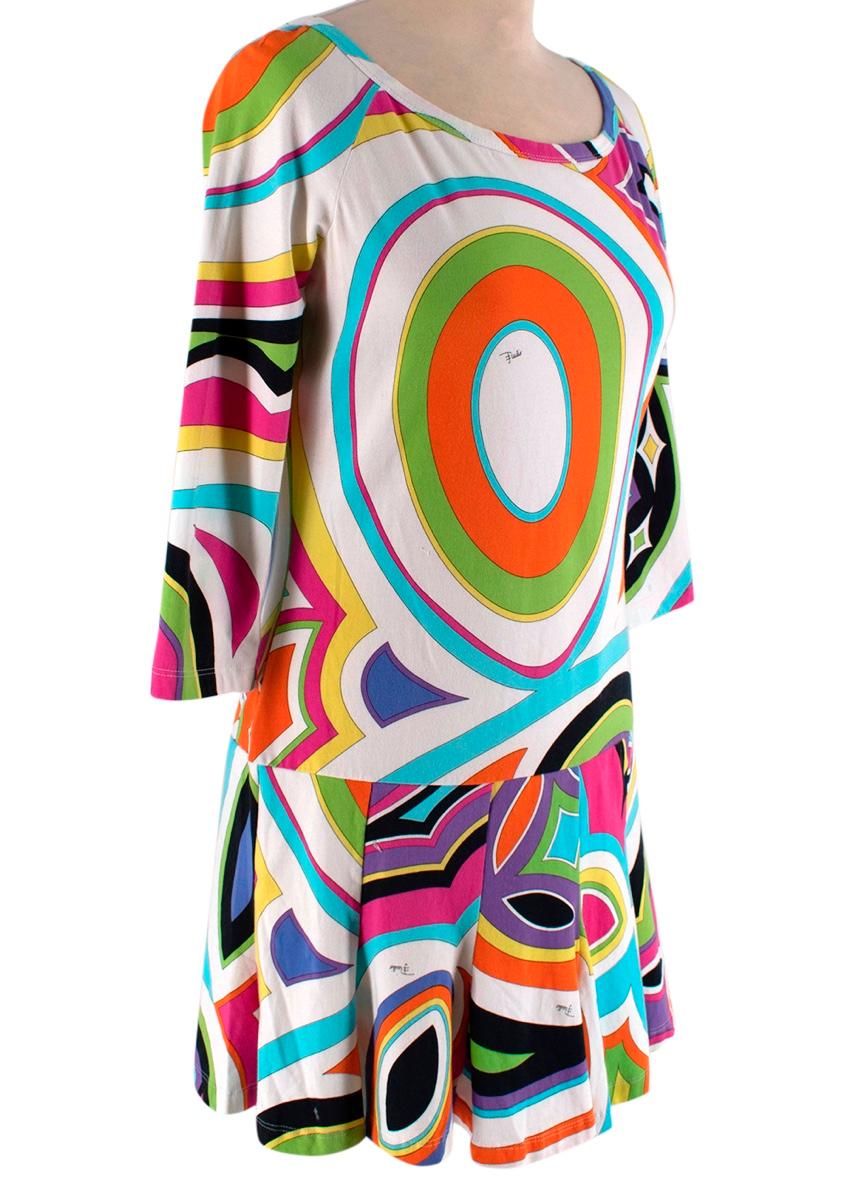 Emilio Pucci Cotton Jersey Print Long Sleeve Mini Dress

-Made of soft cotton jersey 
-Gorgeous multicolor signature print 
-Round neckline 
-Long sleeve 
-Flared skirt 
-Mini length 
-Timeless elegant design 

Materials:
98% cotton, 2% elastane