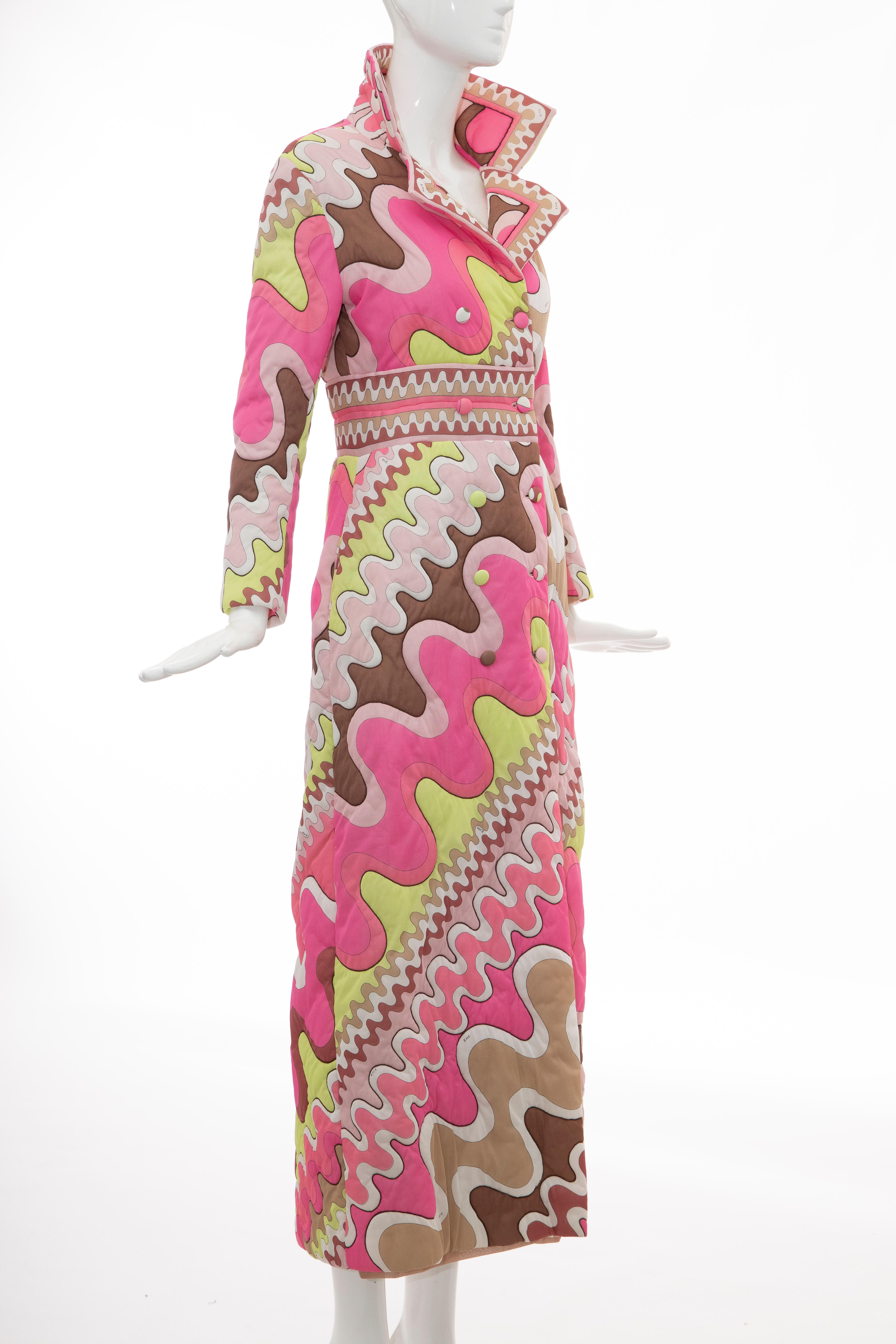 Emilio Pucci Double-Breasted Abstract Print Quilted Coat, Circa: 1970's im Zustand „Hervorragend“ in Cincinnati, OH