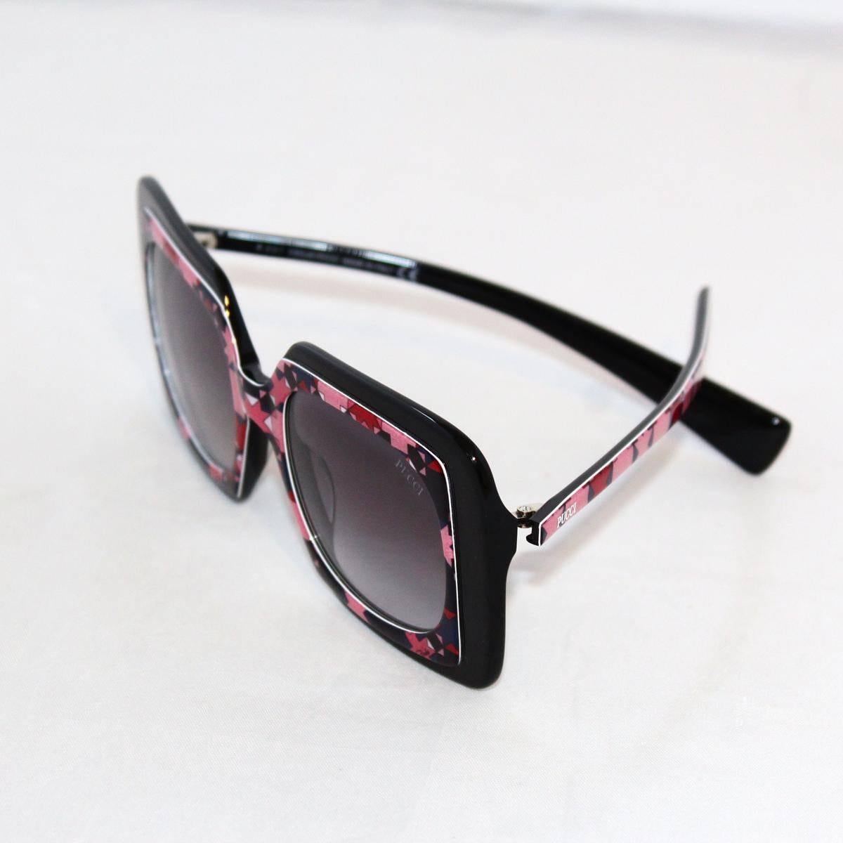 Lovely brand new Emilio Pucci sunglasses
EP 0079/S 05b
Multicolored frame
RRecatngular lenses
Width cm 15 (5.9 inches)
Condition: New with case
Worldwide express shipping included in the price !