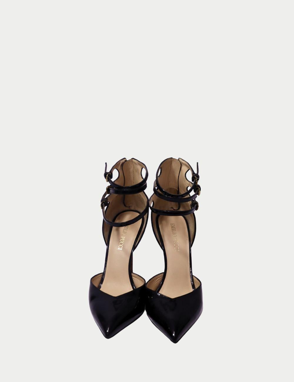 Emilio Pucci - Escarpins à lanières en cuir verni noir

Sophistiqués et audacieux, ces escarpins en cuir verni noir Emilio Pucci mettent en valeur le savoir-faire italien de la maison avec une touche de modernité. Dotés d'un bout pointu élégant et