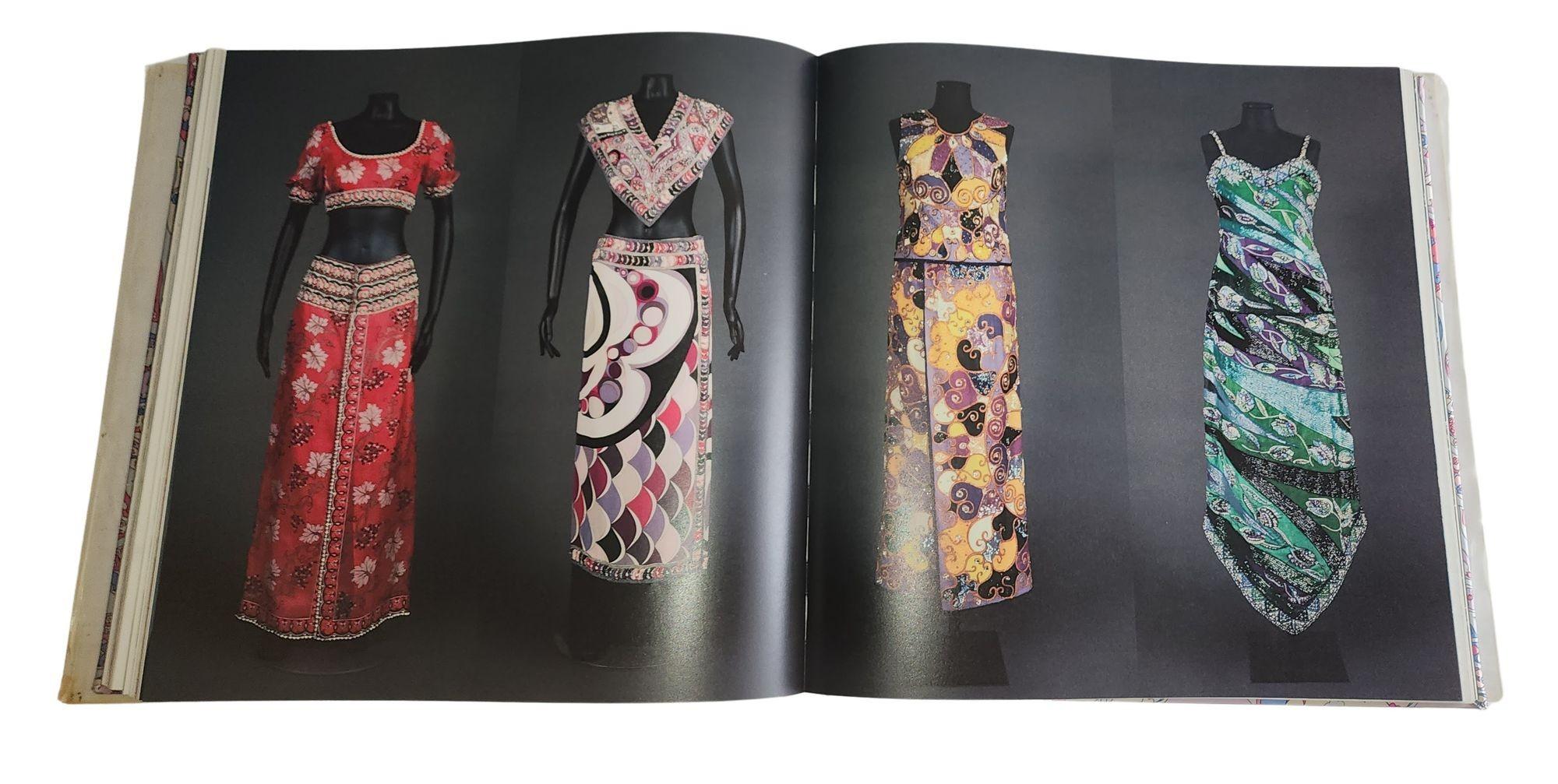 EMILIO PUCCI Fashion Story Edición Limitada Cubierta de la Colección de Estampados Pucci en venta 1