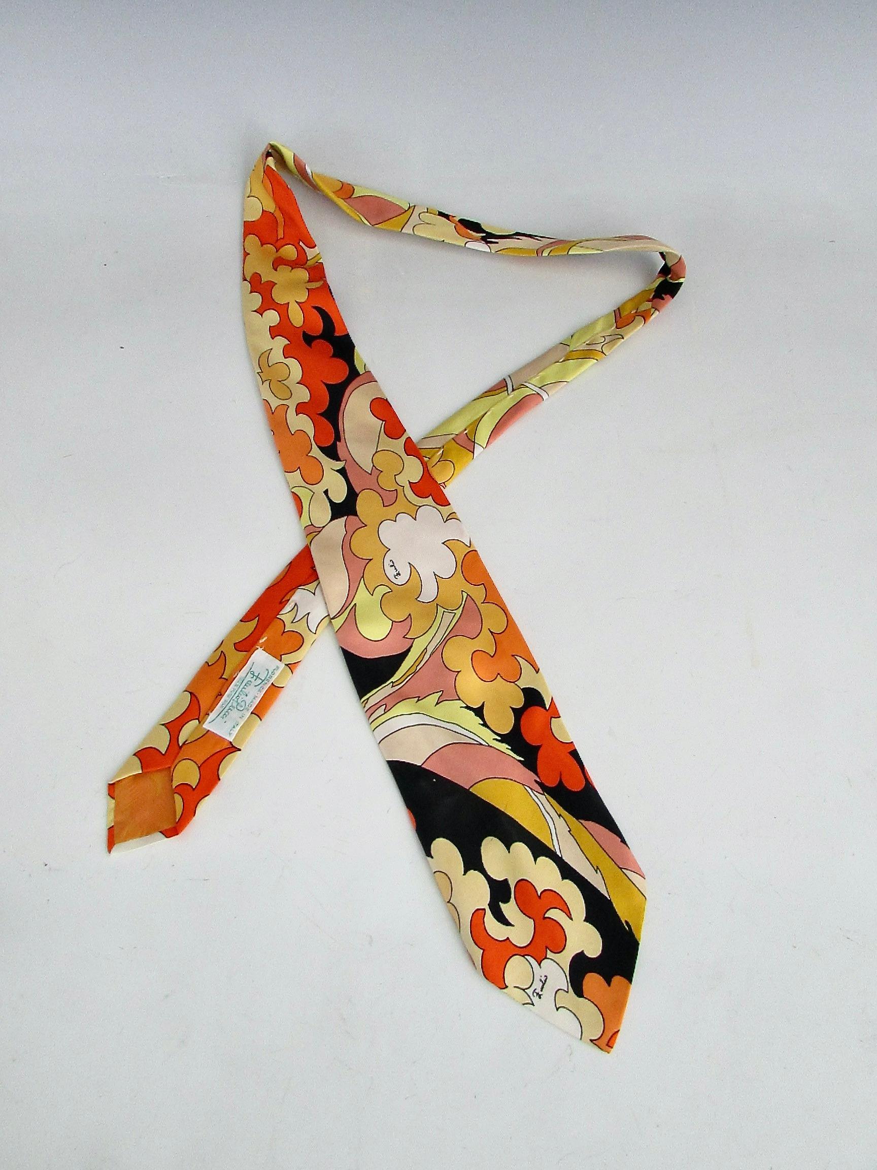 italien Emilio Pucci Florence Italie cravate en soie de l'époque Memphis pour Saks Fifth Avenue en vente