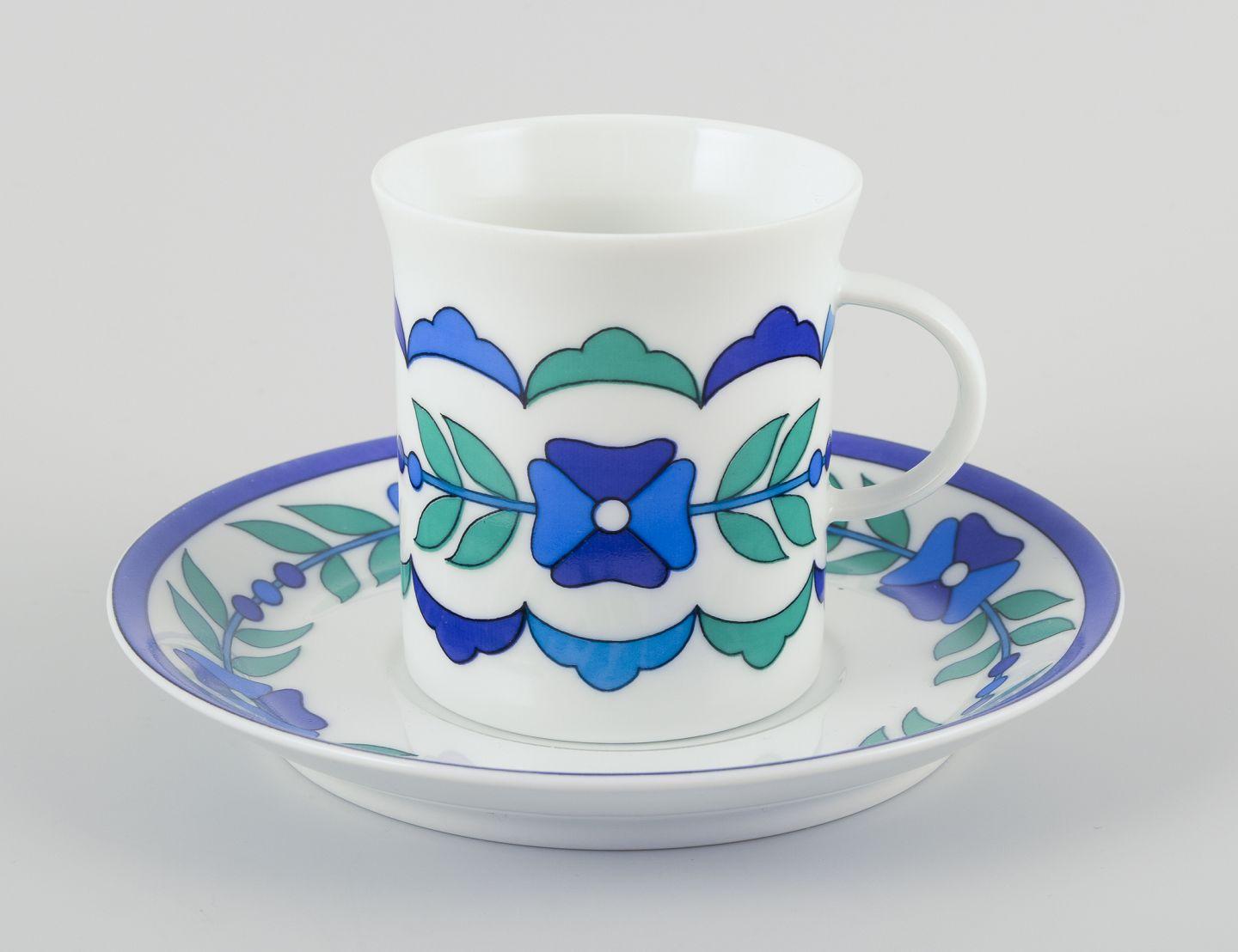GEBRAUCHTWAREN SIND FÜR KUNDEN IN DEN USA, GROSSBRITANNIEN, AUSTRALIEN UND KANADA VON DEN EINFUHRZÖLLEN BEFREIT.   
DAHER FALLEN FÜR IHREN KAUF KEINE EINFUHRZÖLLE AN. 

Emilio Pucci für Rosenthal Studio-Linie, Deutschland. 
Zwei Kaffeetassen mit