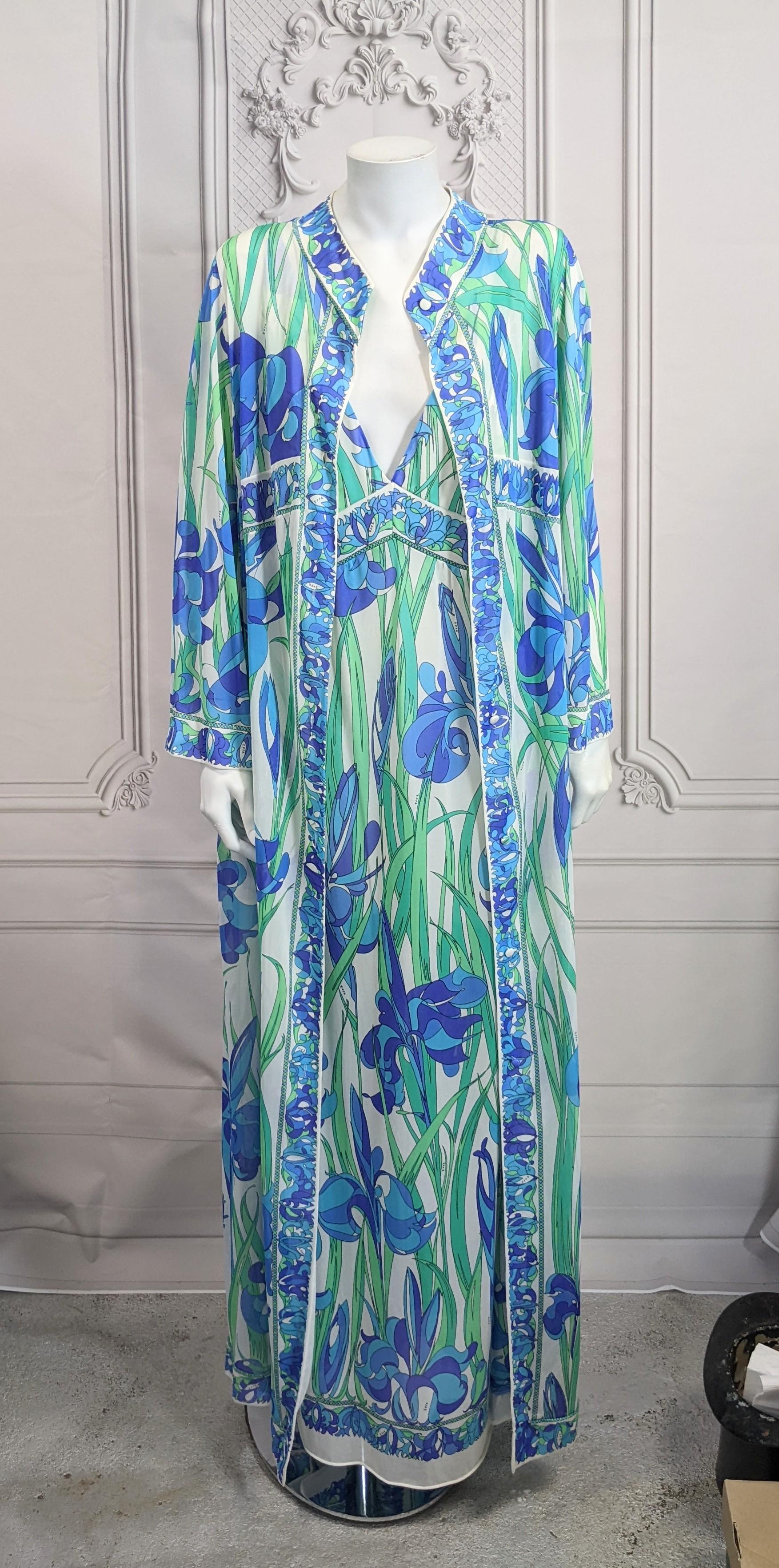  Emilio Pucci Formfit Rogers Ensemble in vibrant printed nylon jersey with flowing iris print. Pullover gown with deep V neckline with matching coat with self buttons.
Size Medium. 1960's USA/Italy. 