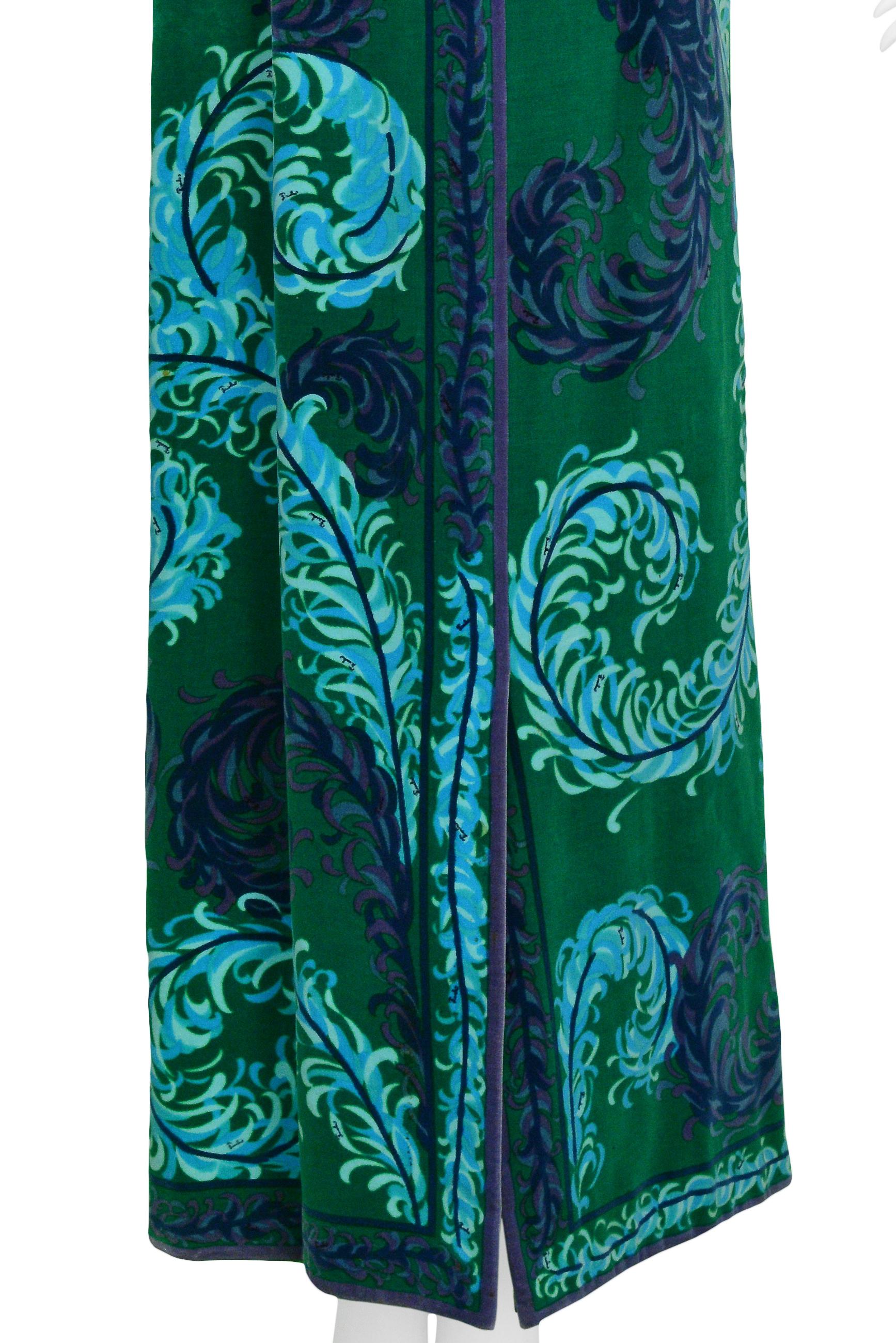 Bleu Emilio Pucci - Jupe longue en velours vert et bleu avec imprimé plumes en vente