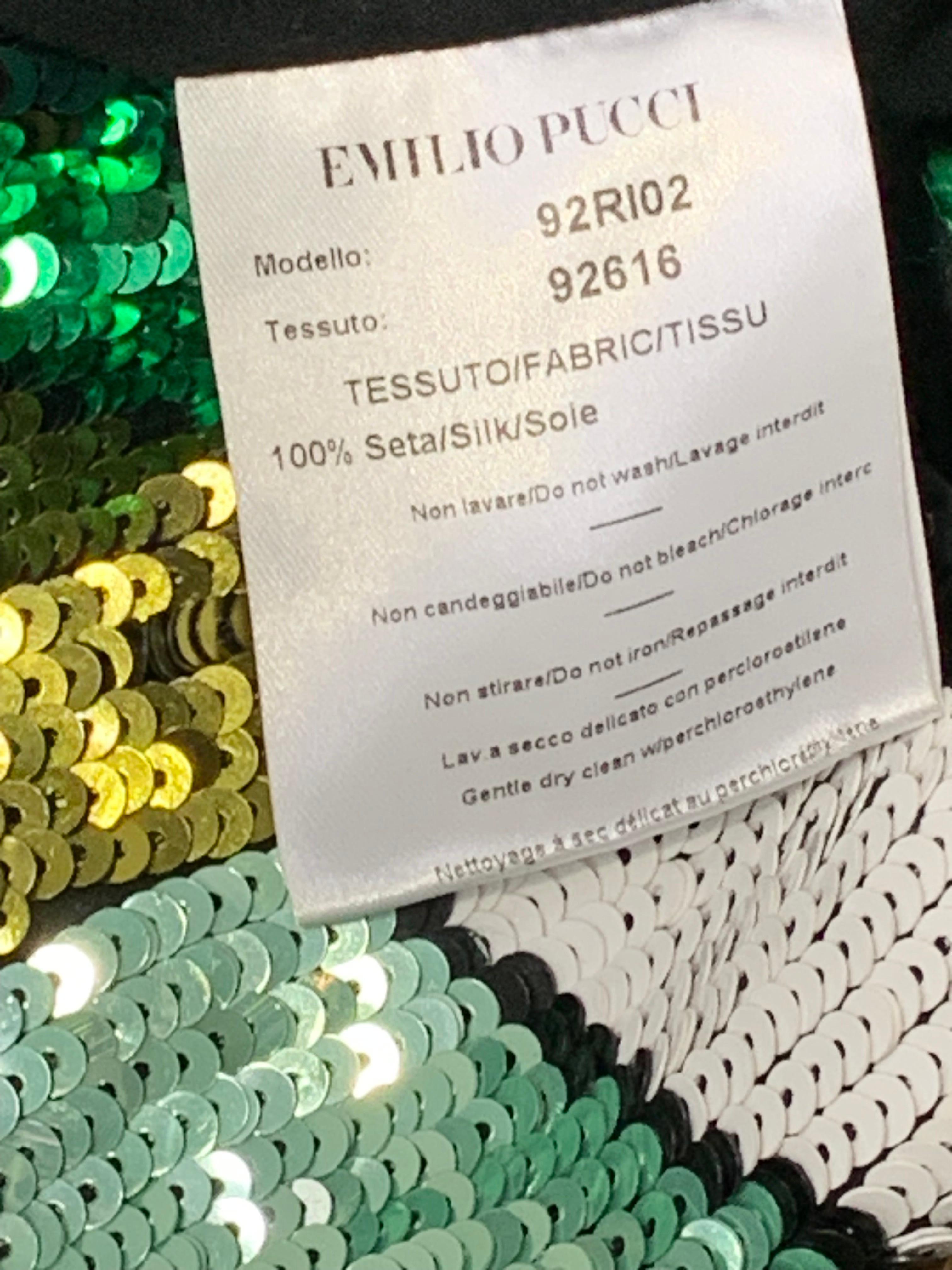Emilio Pucci Grünes, metallisches Pailletten-Minikleid mit Prismenmuster und offenem Schlüsselloch im Rücken im Angebot 6
