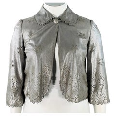 EMILIO PUCCI – Veste Peter Pan en cuir perforé argenté, étiquette « FR 40 » – Vendue telle quelle