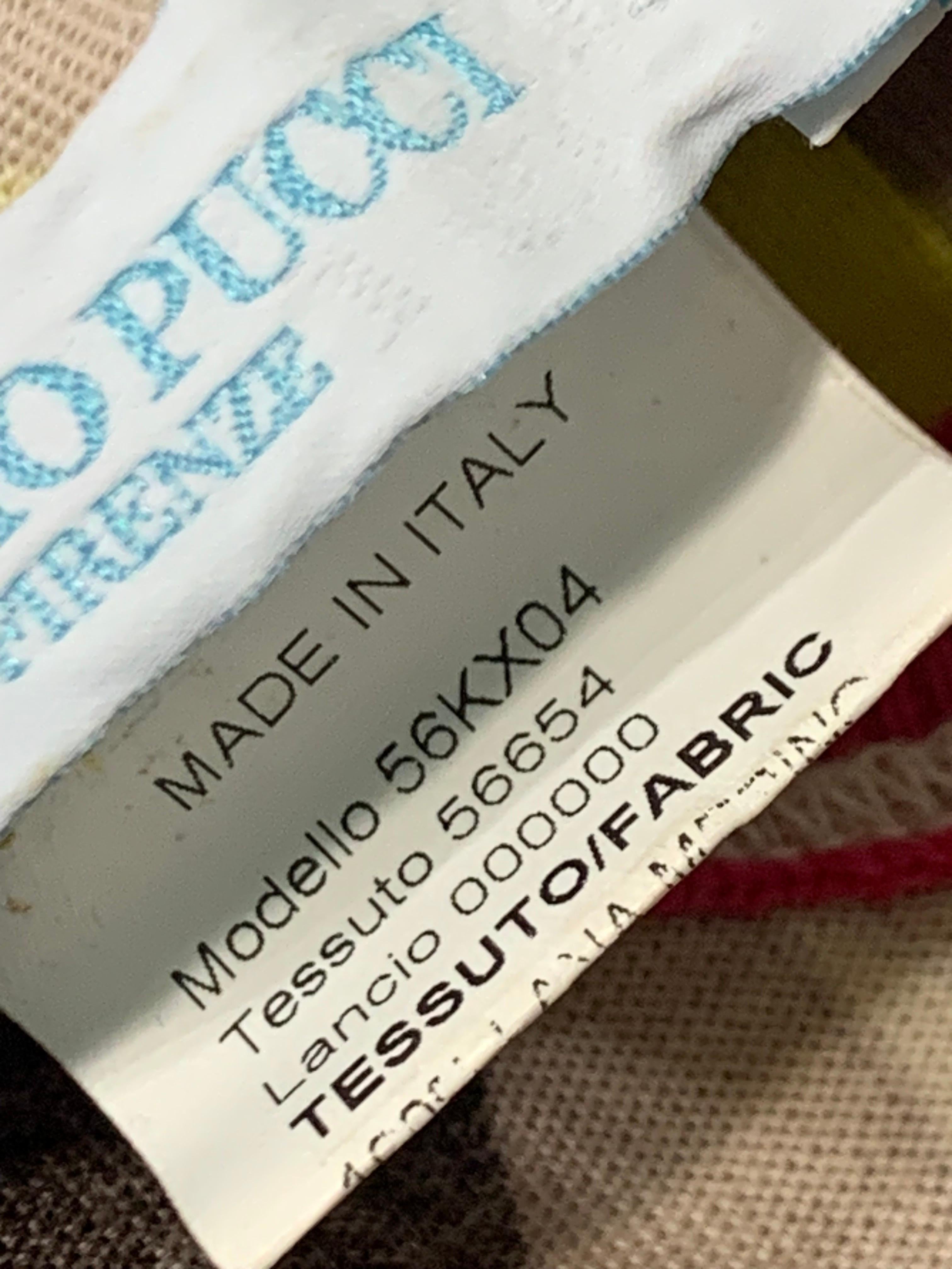 Emilio Pucci, berretto in maglia di lana merino con stampa mod e pompon in vendita 4