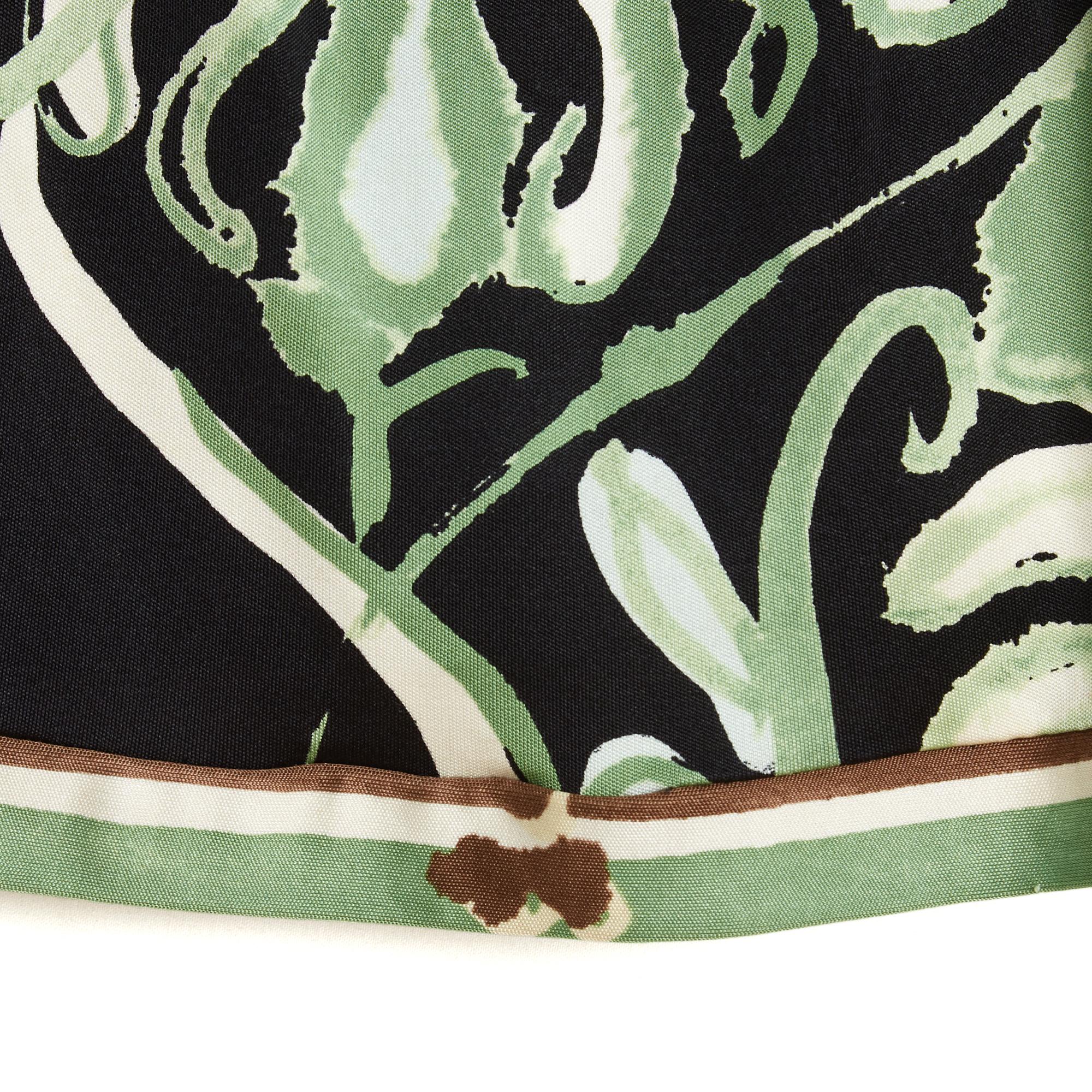 Emilio Pucci mid-length dress in silk jersey, green floral pattern on a black background for the skirt and straight straps, stylized leopard pattern for the draping of the chest, closure with 5 pretty buttons in the back. Unlined. Size IT38 or