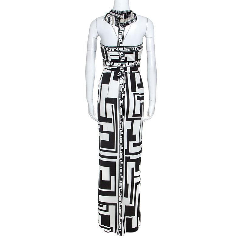 Coming from the globally recognised house of Emilio Pucci, this dress is a treasure and a wardrobe classic. Dress up for an event in this fantastic black dress designed just for you. Crafted from 100% silk, this monochrome printed dress has a lovely
