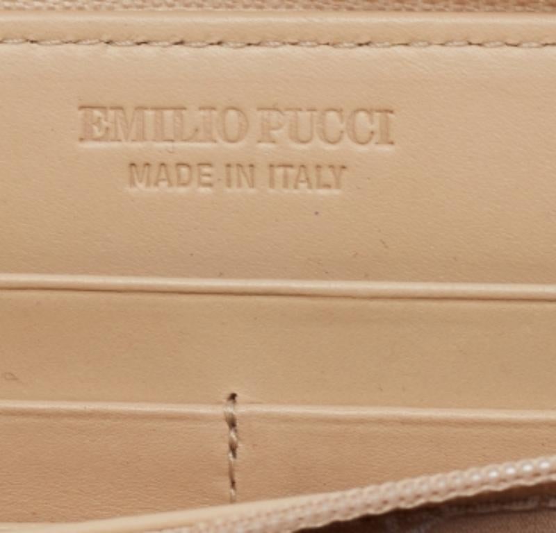 Emilio Pucci Multicolor Printed Patent Leather Zip Around Wallet In Good Condition For Sale In Dubai, Al Qouz 2