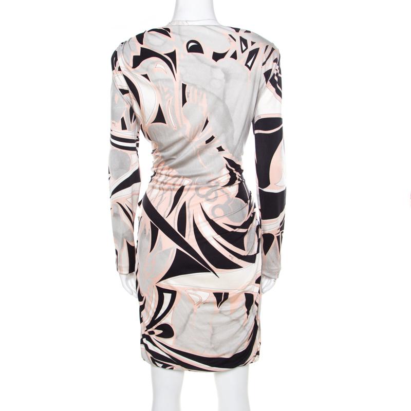 A fascinating and uptown piece like this Emilio Pucci dress deserves a special place in your closet. Kick-start your weekend on a delighted note with this attractive printed dress. Creatively tailored in 100% silk, this dress makes a smart choice