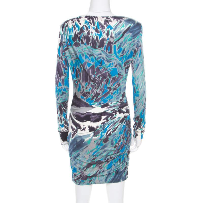Leave everyone in awe whenever you step out in this gorgeous dress by Emilio Pucci! Made from 100% silk, the dress has a flattering silhouette with very elegant draping details and power shoulders. You can assemble the complete look with a pair of