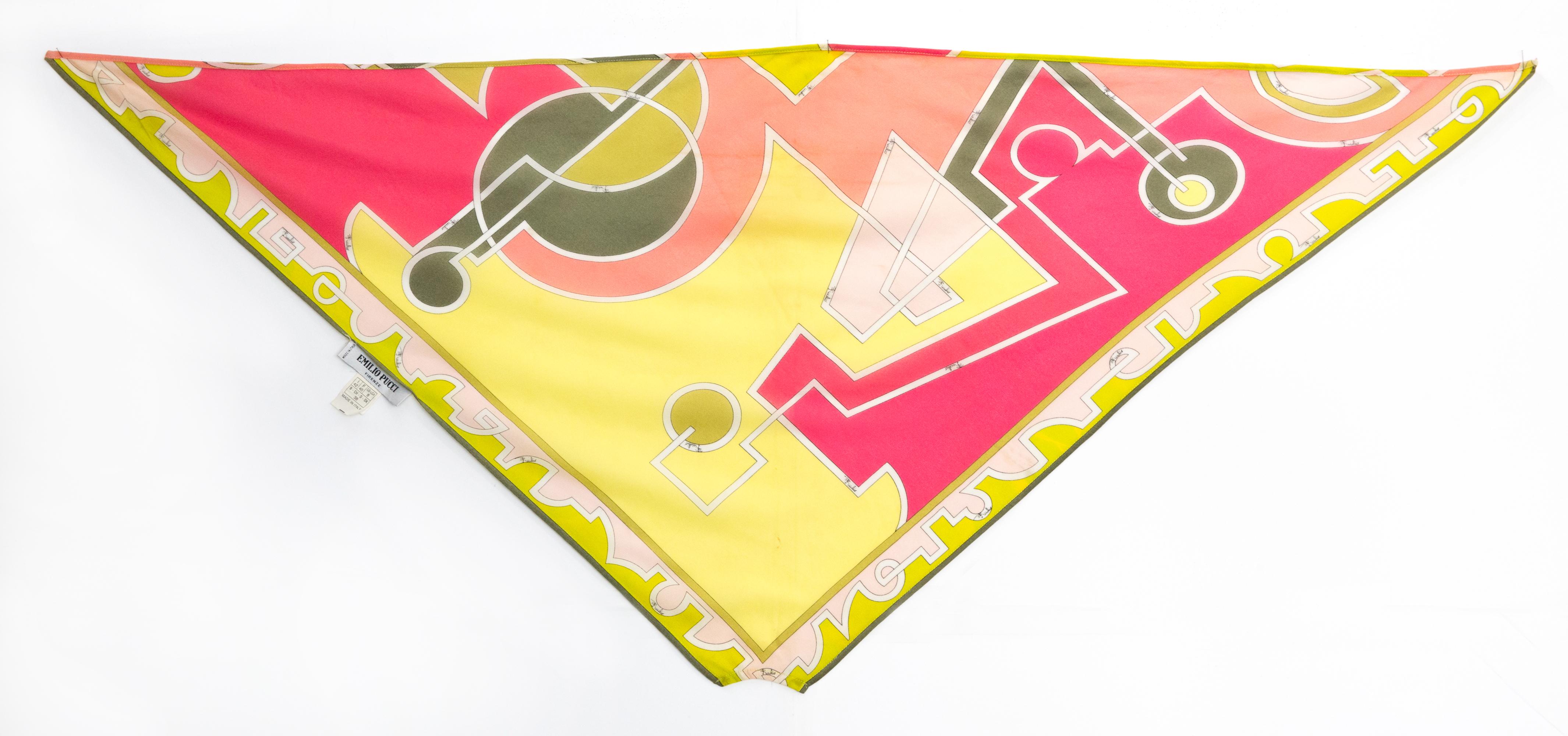 Emilio Pucci Pañuelo triangular de seda multicolor en Bueno estado para la venta en Paris, FR