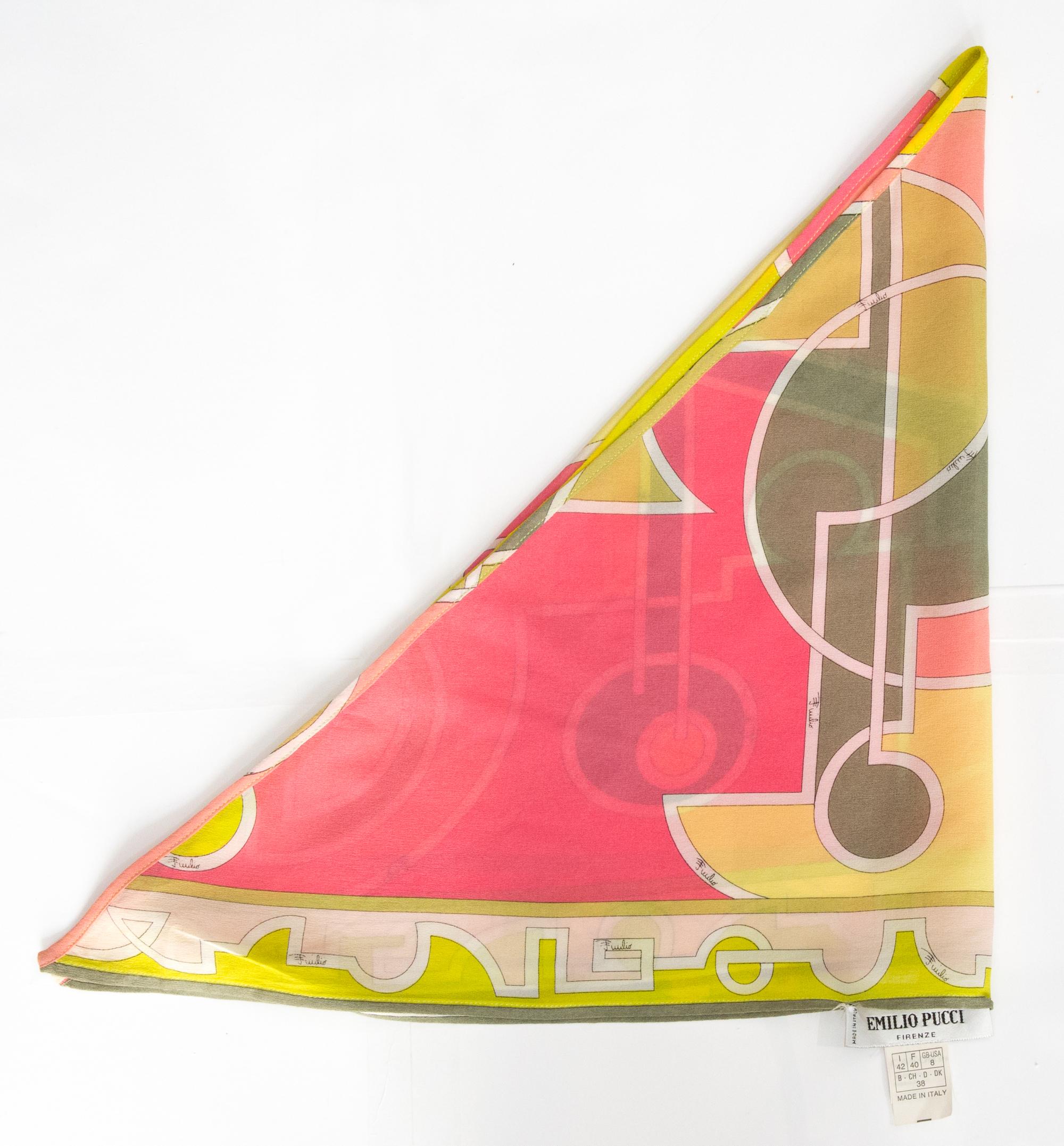 Femenino o masculino Emilio Pucci Pañuelo triangular de seda multicolor en venta