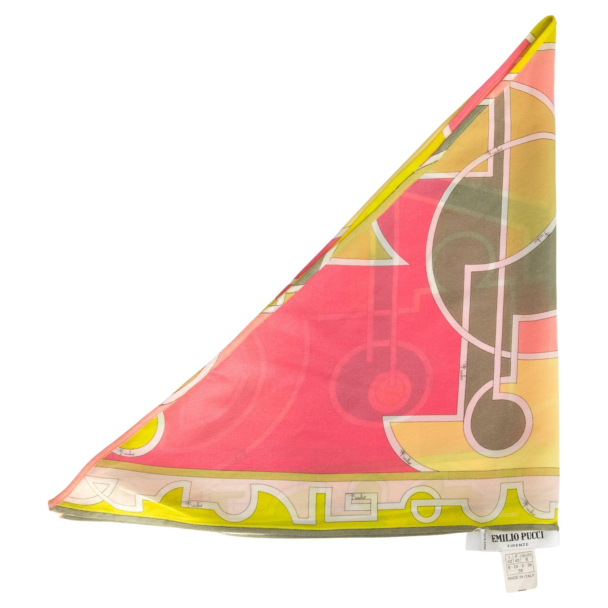 Emilio Pucci Pañuelo triangular de seda multicolor en venta