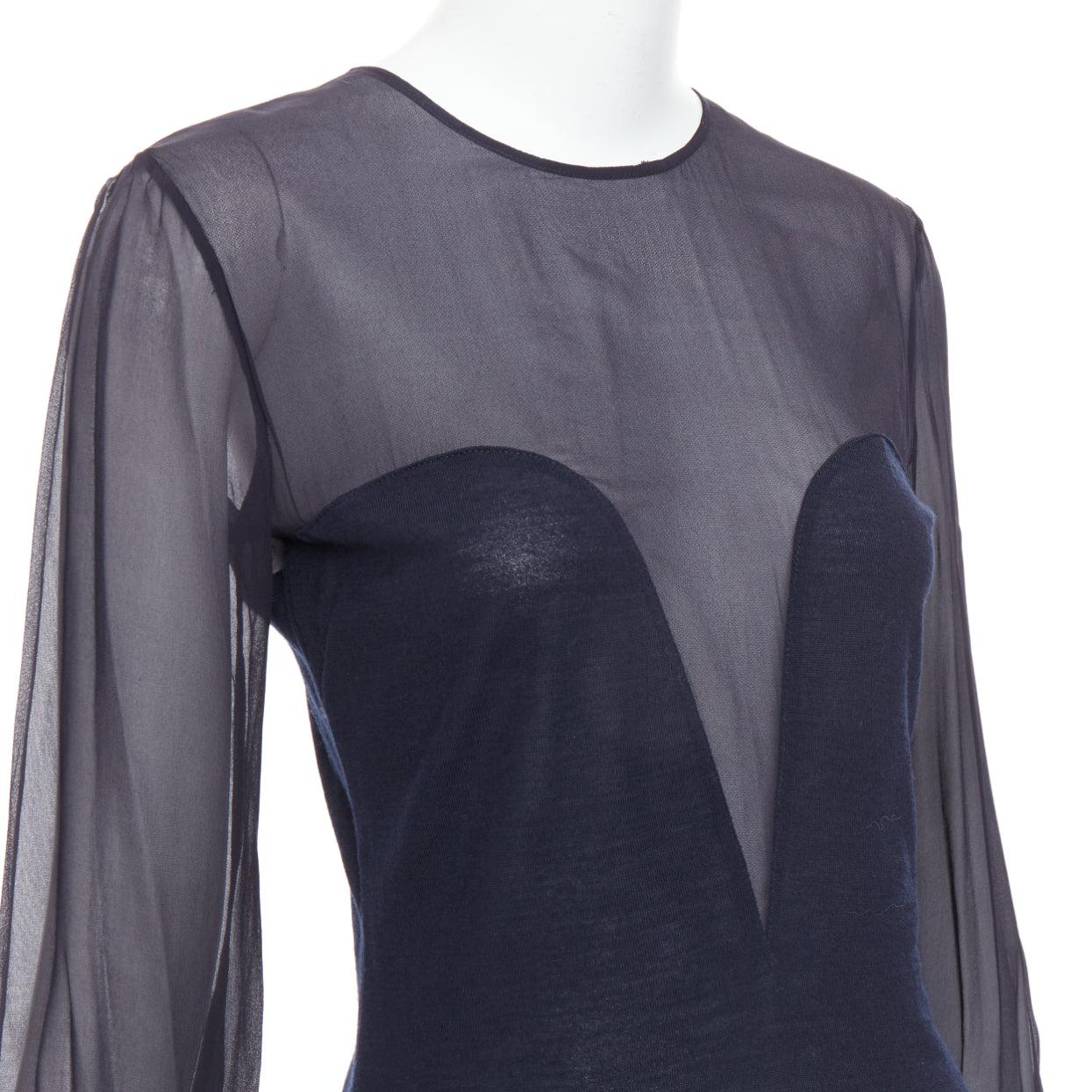Emilio Pucci, camicetta in lana vergine di seta con profili trasparenti M.
Riferimento: VACN/A00075
Marchio: Emilio Pucci
Materiale: Lana vergine, seta
Colore: Marina Militare
Modello: Tinta unita
Chiusura: bottone a pressione
Dettagli extra: