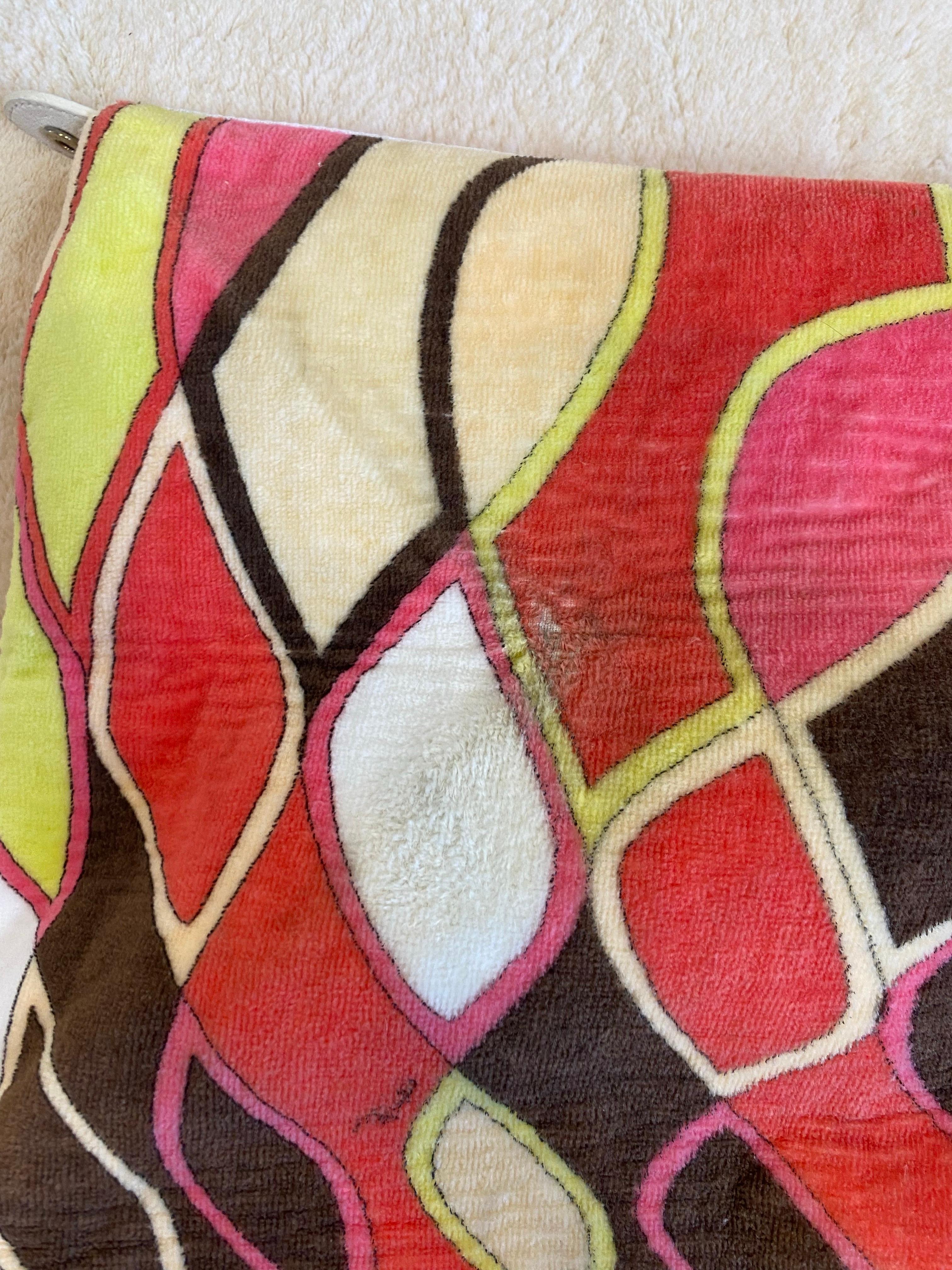 Emilio Pucci Tasche mit rosa Details. für Damen oder Herren im Angebot