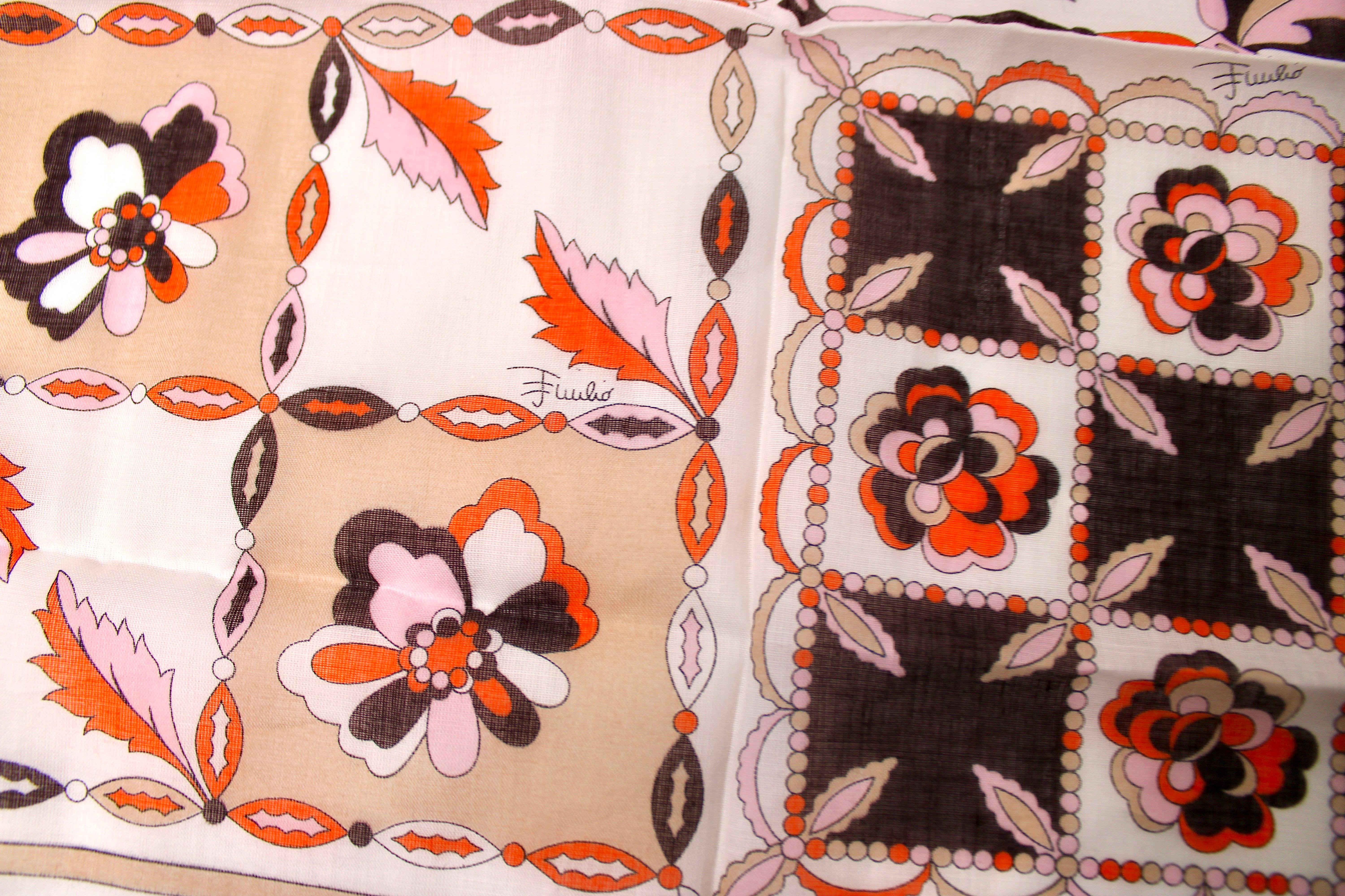 Emilio Pucci Pañuelo de Algodón Estampado Rosa, Naranja y Marrón Beige en venta