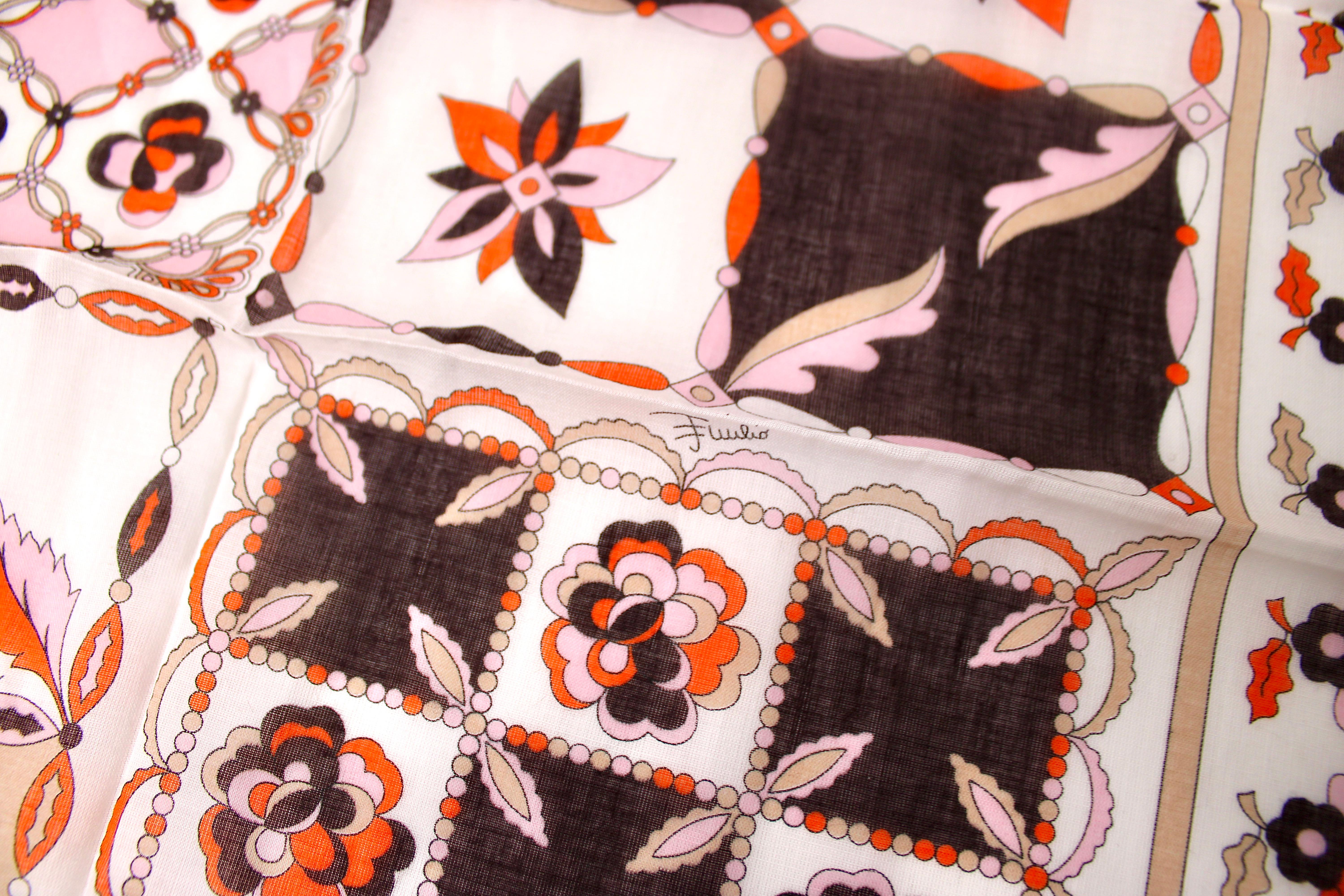Emilio Pucci Pañuelo de Algodón Estampado Rosa, Naranja y Marrón en Bueno estado para la venta en Scottsdale, AZ