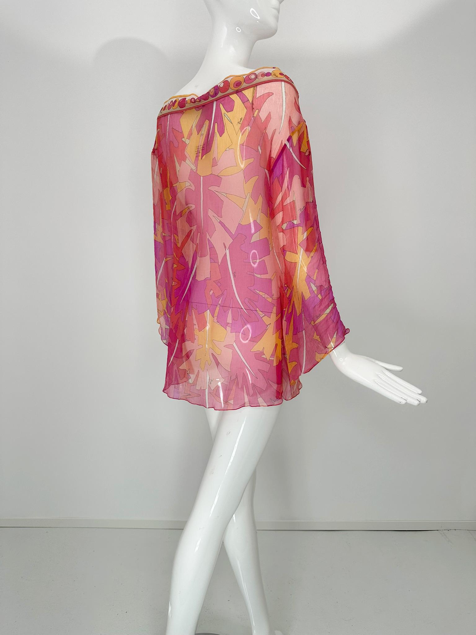 Emilio Pucci - Top a tunica in chiffon di seta trasparente con stampa rosa e fogliame tropicale 8 in vendita 5