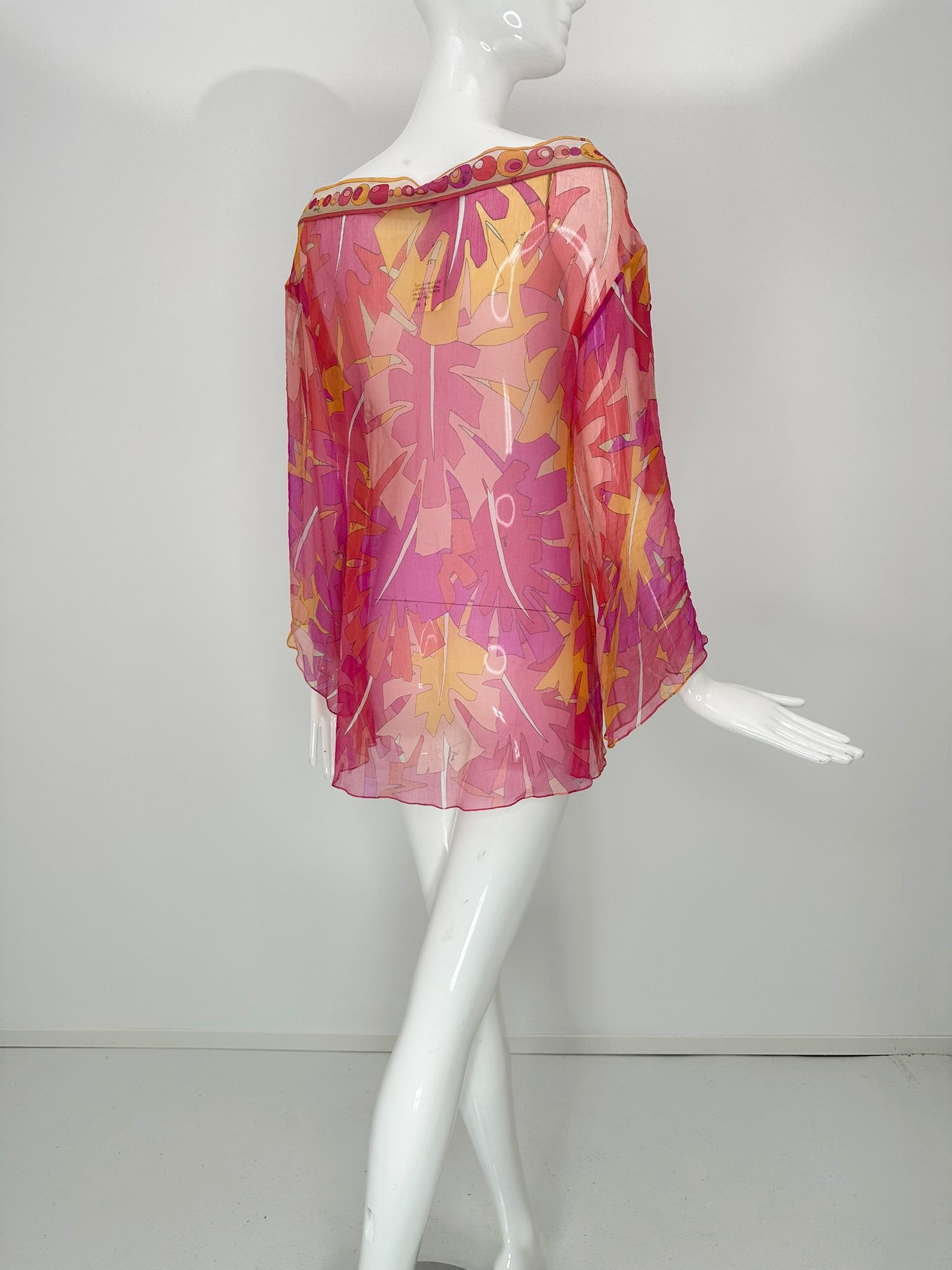 Emilio Pucci - Top a tunica in chiffon di seta trasparente con stampa rosa e fogliame tropicale 8 in vendita 4